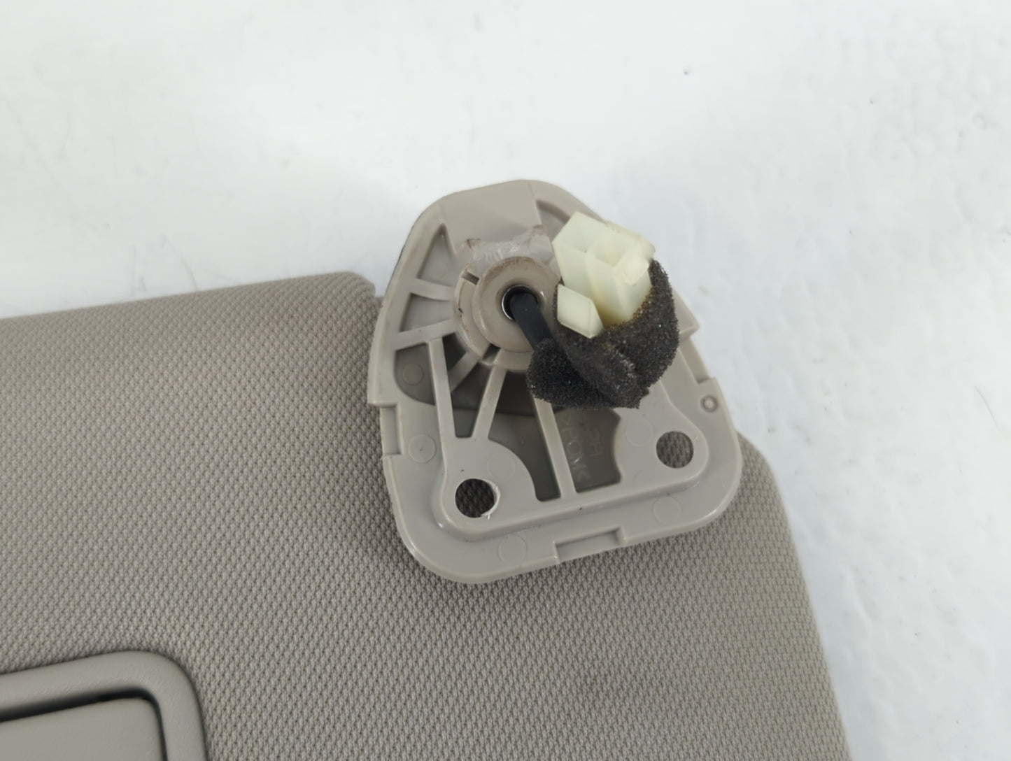 2018-2020 Nissan Rogue Sun Visor Shade Replacement Driver Left Mirror Fits Fits 2018 2019 2020 OEM Used Auto Parts - Oemused