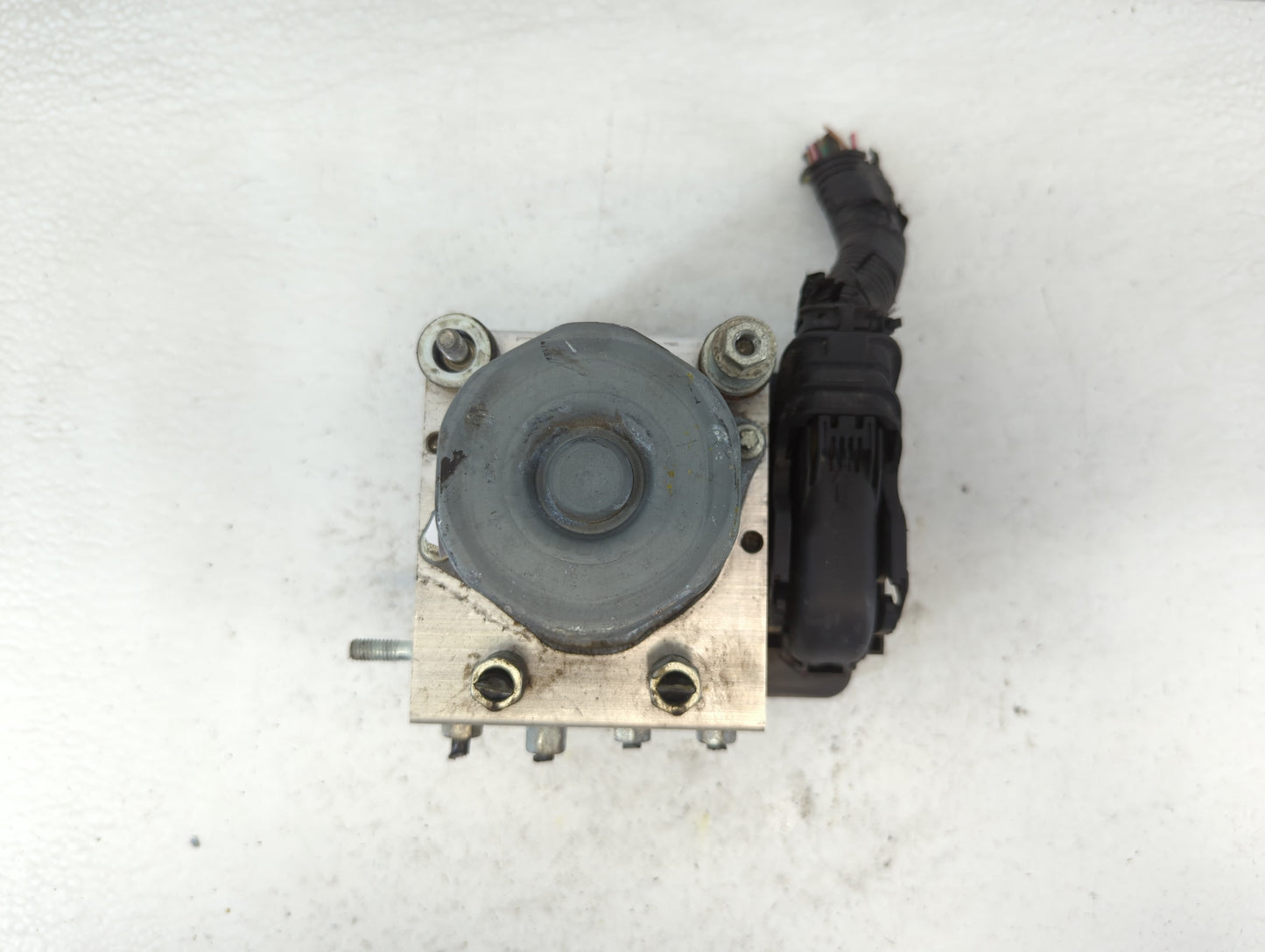 2018 Nissan Rogue ABS Pump Control Module Replacement P/N:47660 7FW2A Fits OEM Used Auto Parts - Oemusedautoparts1.com