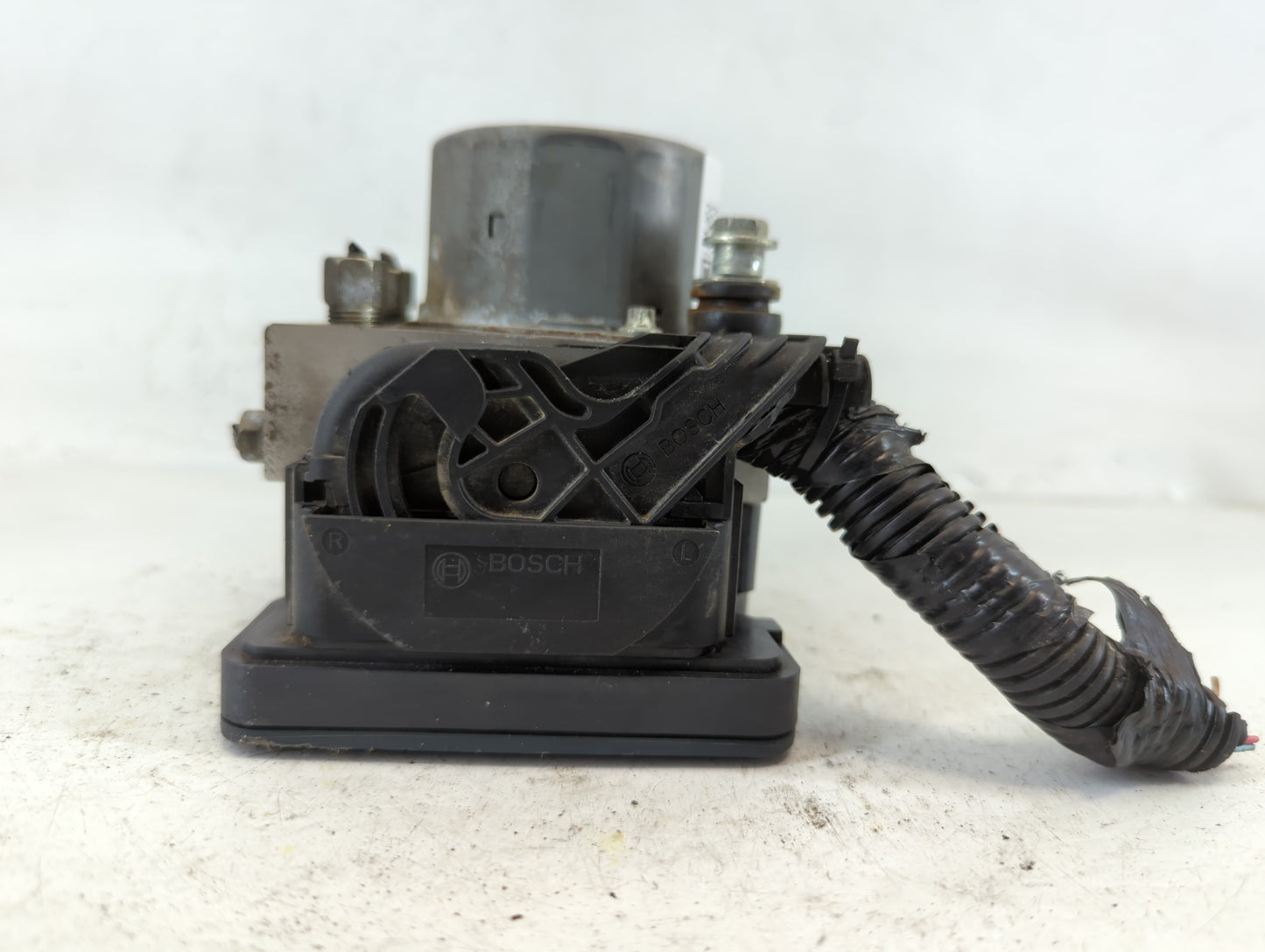 2018 Nissan Rogue ABS Pump Control Module Replacement P/N:47660 7FW2A Fits OEM Used Auto Parts - Oemusedautoparts1.com