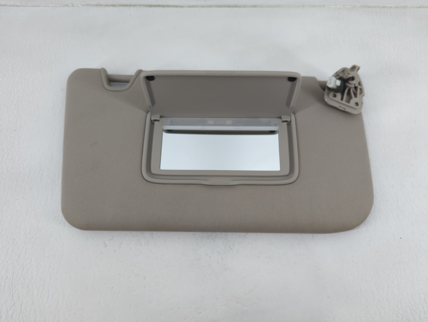 2018-2020 Nissan Rogue Sun Visor Shade Replacement Passenger Right Mirror Fits Fits 2018 2019 2020 OEM Used Auto Parts - Oem