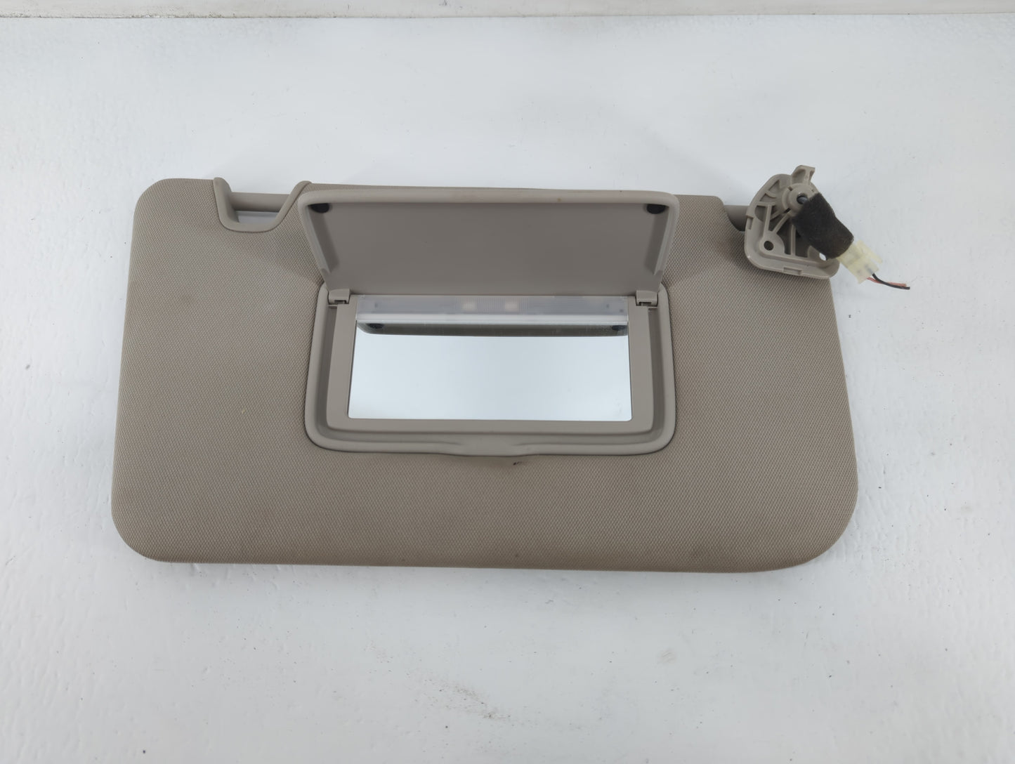 2018-2020 Nissan Rogue Sun Visor Shade Replacement Passenger Right Mirror Fits Fits 2018 2019 2020 OEM Used Auto Parts - Oem