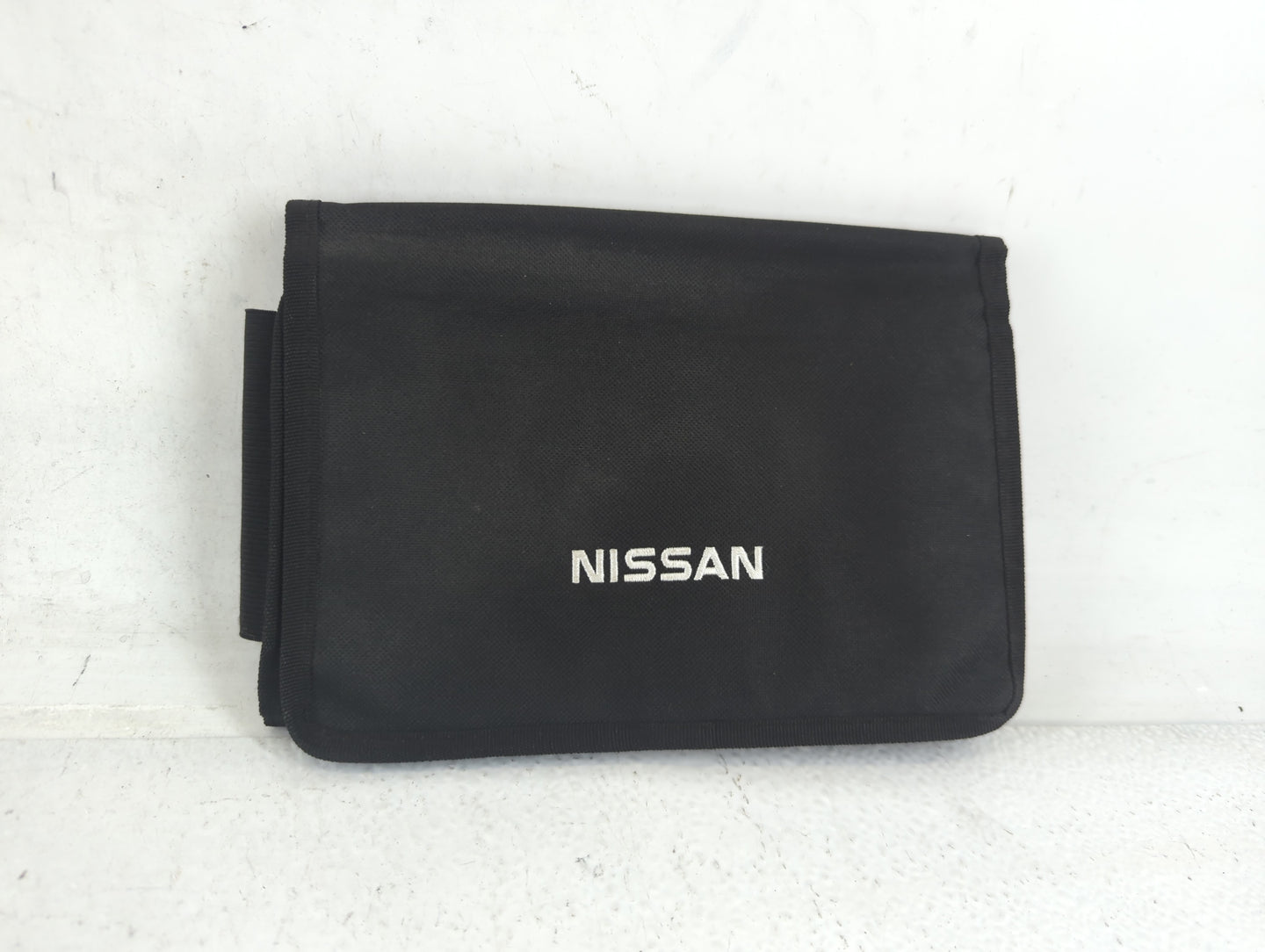 2018 Nissan Rogue Owners Manual Book Guide P/N:OM18EA 0T32U1 OEM Used Auto Parts - Oemusedautoparts1.com