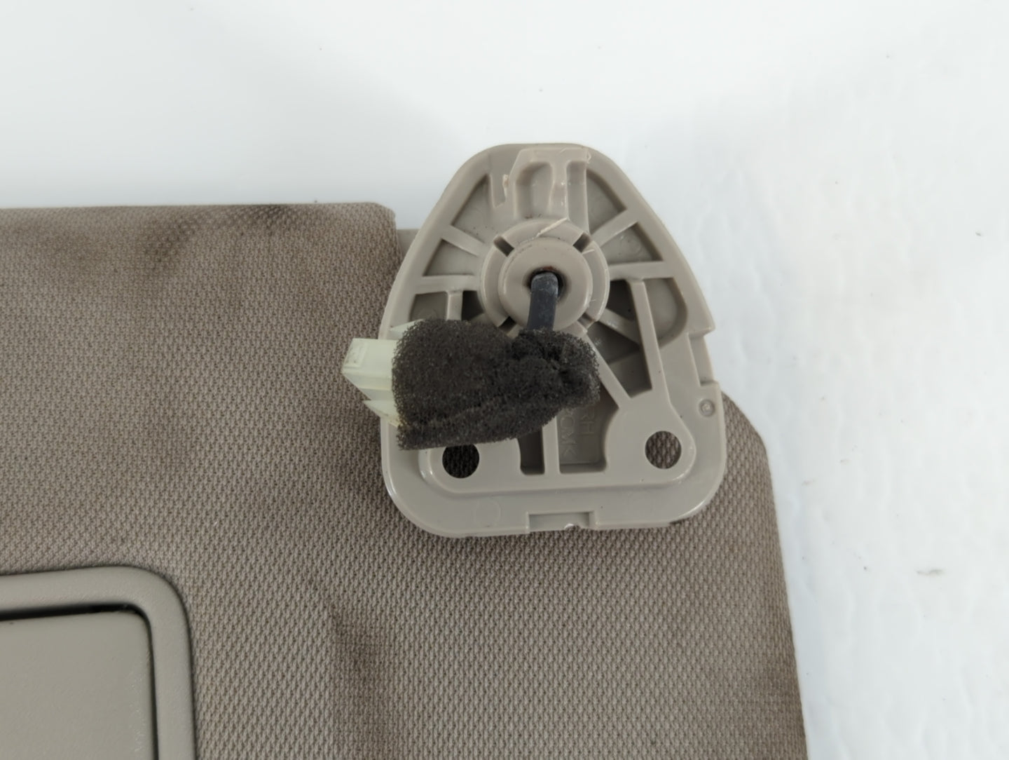 2018-2020 Nissan Rogue Sun Visor Shade Replacement Passenger Right Mirror Fits Fits 2018 2019 2020 OEM Used Auto Parts - Oem