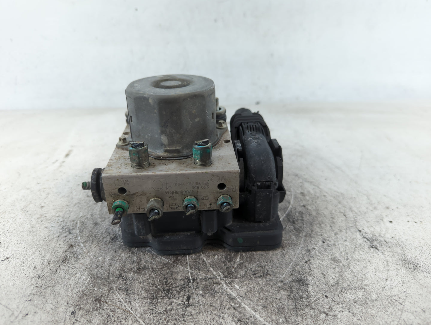 2018 Nissan Rogue ABS Pump Control Module Replacement P/N:47660 5HR1A Fits OEM Used Auto Parts - Oemusedautoparts1.com