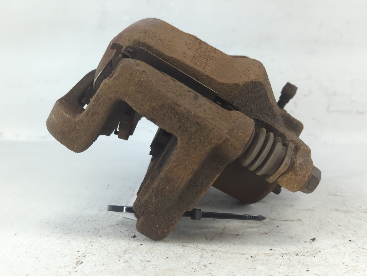2016-2020 Nissan Rogue Front Passenger Right Brake Caliper - Oemusedautoparts1.com