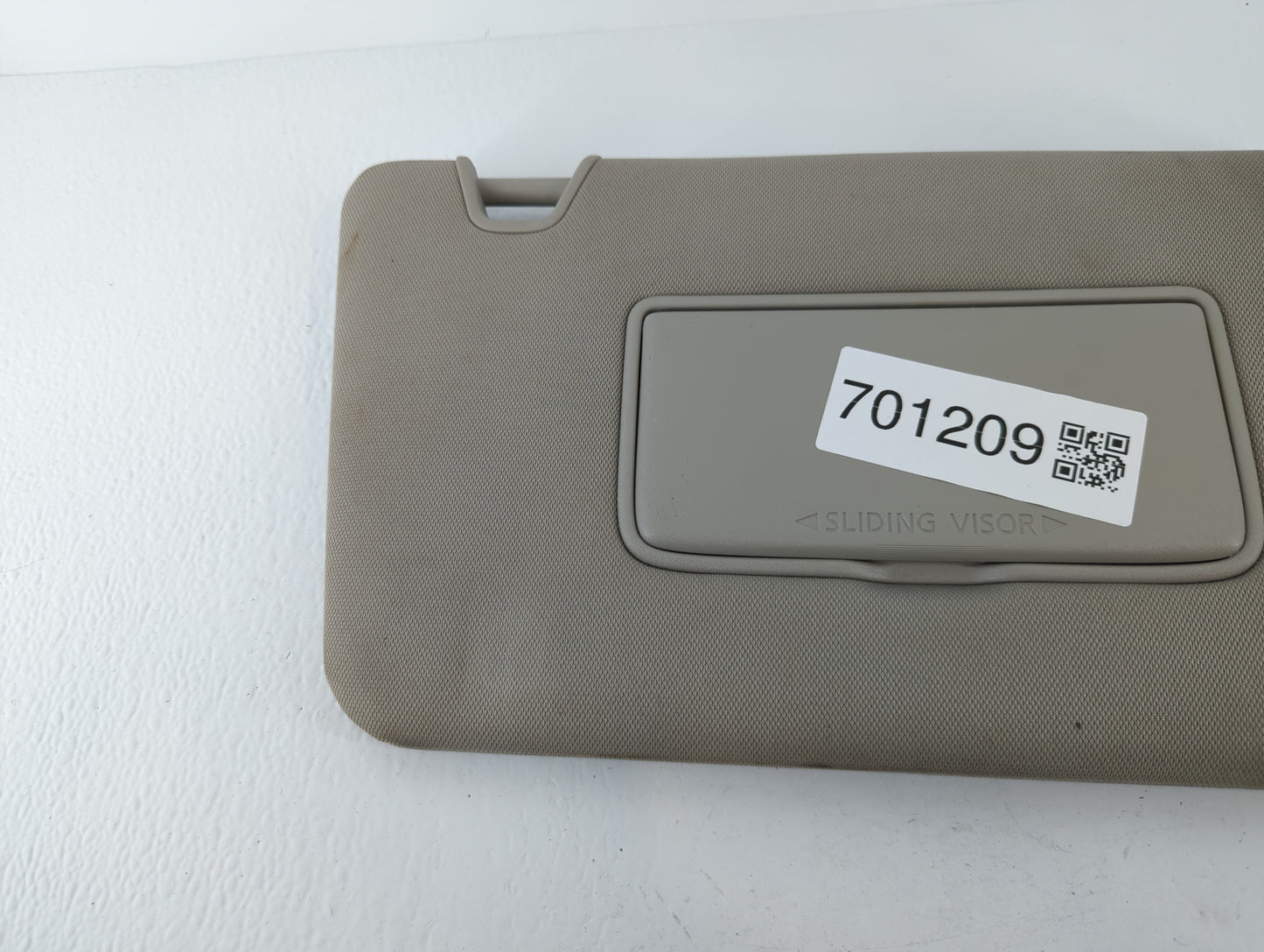 2018-2020 Nissan Rogue Sun Visor Shade Replacement Passenger Right Mirror Fits Fits 2018 2019 2020 OEM Used Auto Parts - Oem