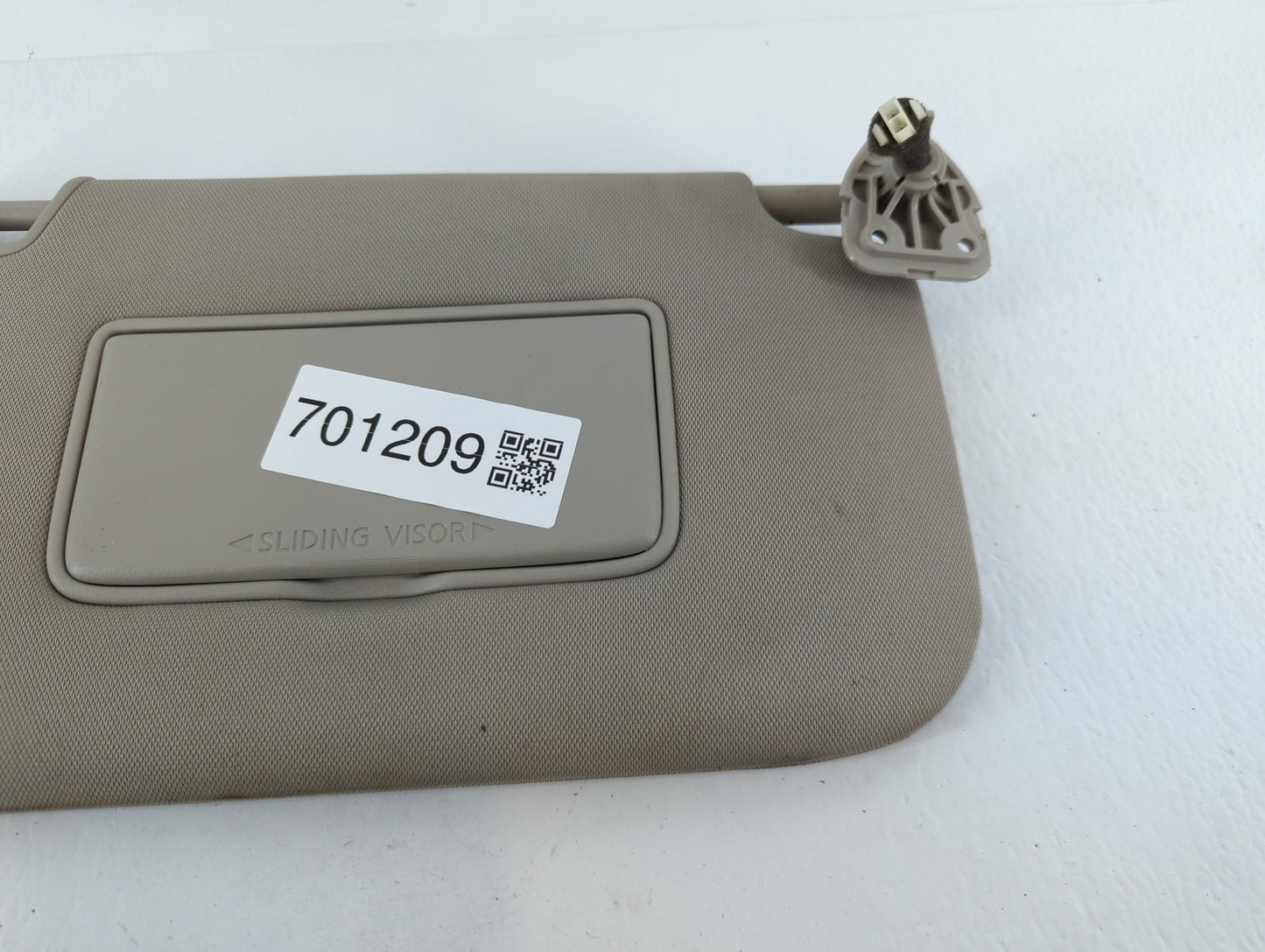 2018-2020 Nissan Rogue Sun Visor Shade Replacement Passenger Right Mirror Fits Fits 2018 2019 2020 OEM Used Auto Parts - Oem