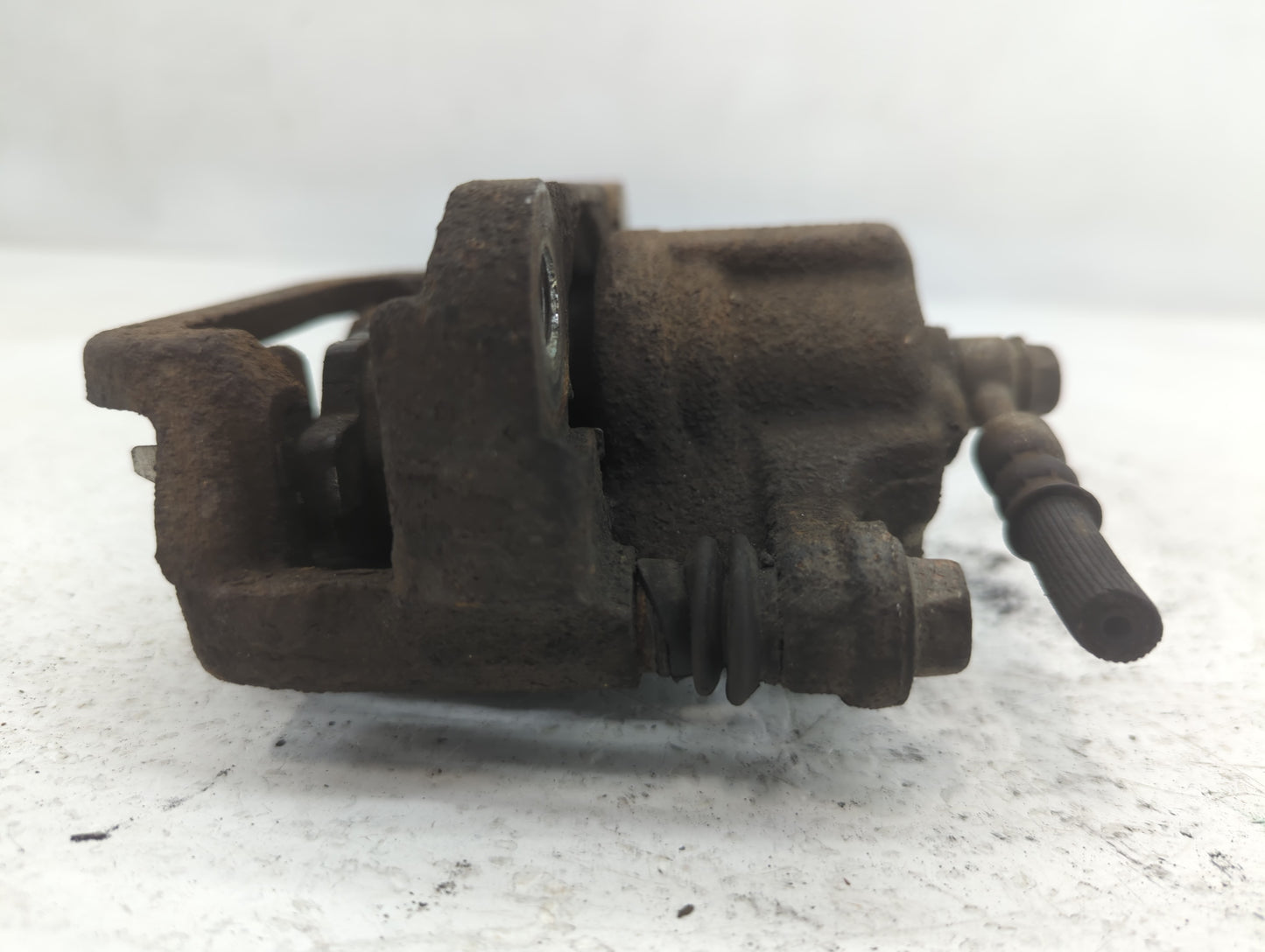 2016-2020 Nissan Rogue Front Driver Left Brake Caliper - Oemusedautoparts1.com
