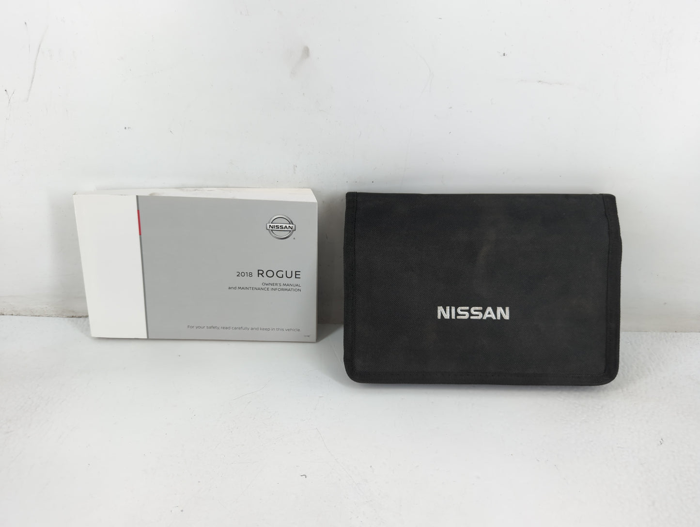 2018 Nissan Rogue Owners Manual Book Guide P/N:OM18EA 0T32U1 OEM Used Auto Parts - Oemusedautoparts1.com