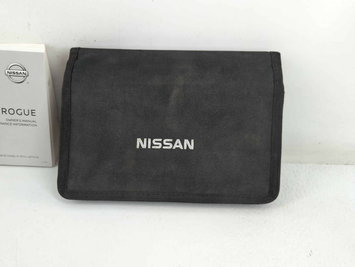 2018 Nissan Rogue Owners Manual Book Guide P/N:OM18EA 0T32U1 OEM Used Auto Parts - Oemusedautoparts1.com