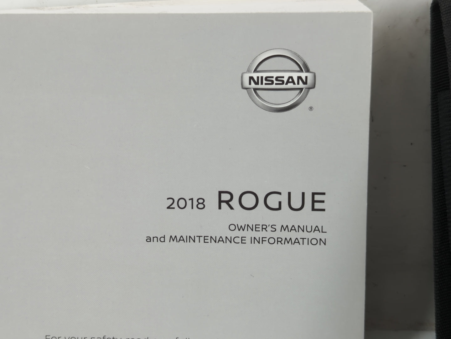 2018 Nissan Rogue Owners Manual Book Guide P/N:OM18EA 0T32U1 OEM Used Auto Parts - Oemusedautoparts1.com