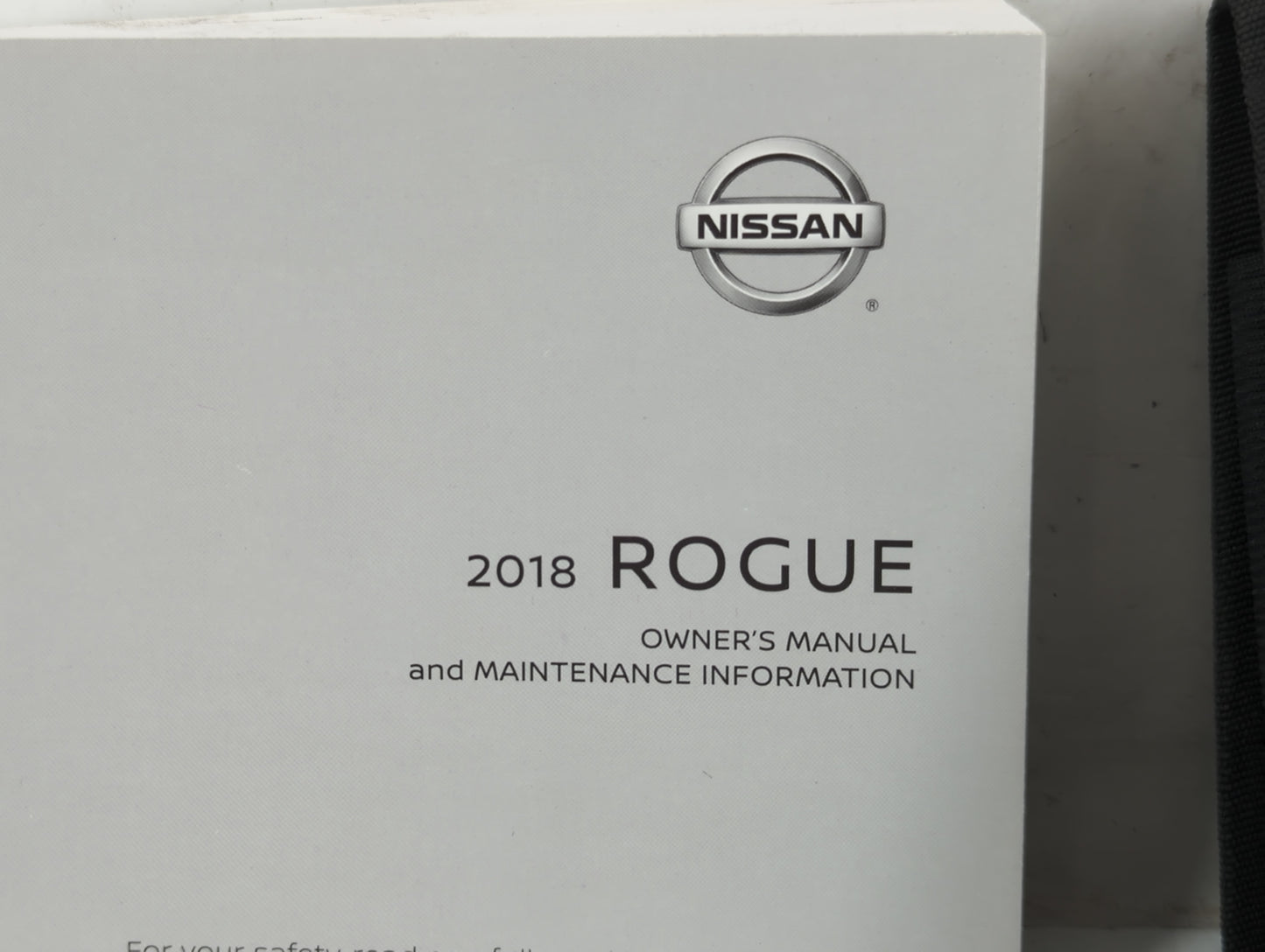 2018 Nissan Rogue Owners Manual Book Guide P/N:OM18EA 0T32U1 OEM Used Auto Parts - Oemusedautoparts1.com