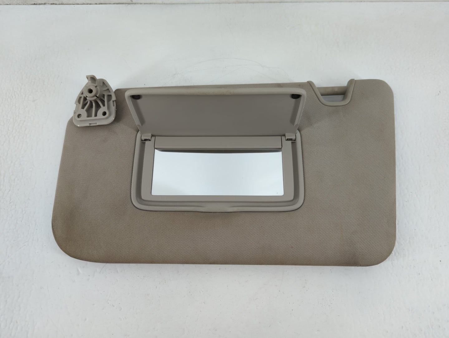 2018-2020 Nissan Rogue Sun Visor Shade Replacement Driver Left Mirror Fits Fits 2018 2019 2020 OEM Used Auto Parts - Oemused