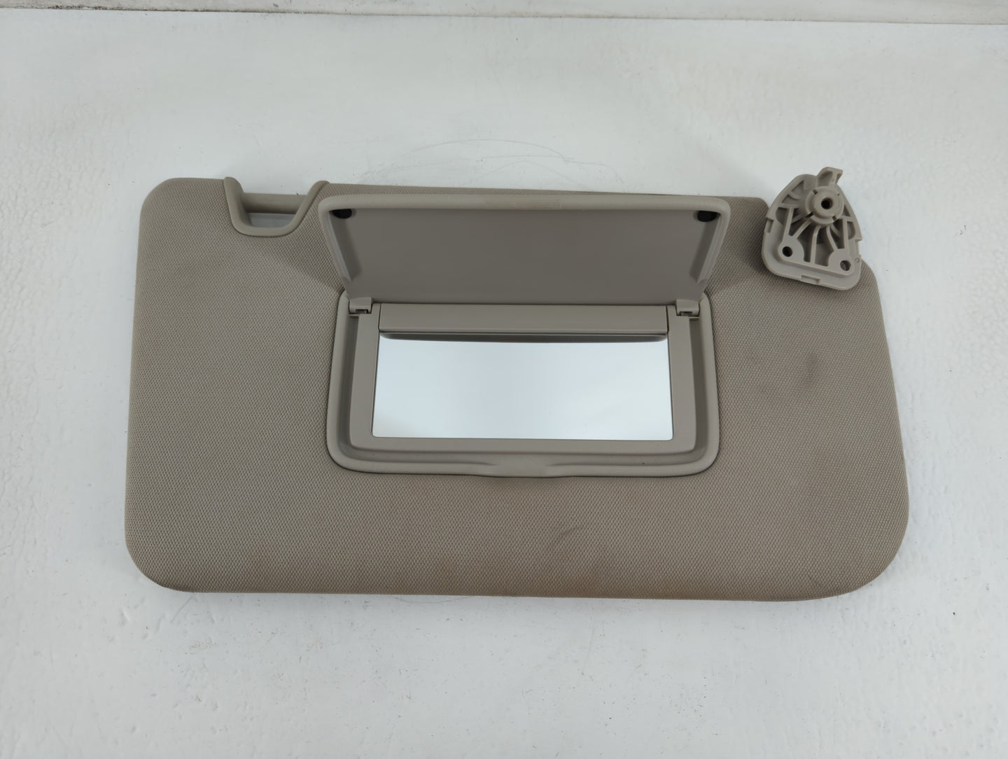 2018-2020 Nissan Rogue Sun Visor Shade Replacement Passenger Right Mirror Fits Fits 2018 2019 2020 OEM Used Auto Parts - Oem