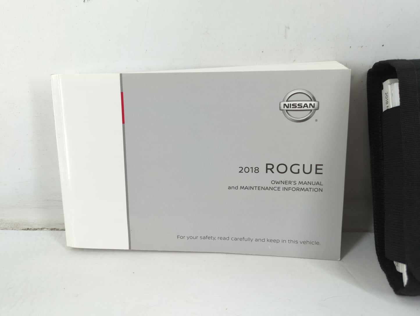 2018 Nissan Rogue Owners Manual Book Guide P/N:OM18EA 0T32U0 OEM Used Auto Parts - Oemusedautoparts1.com