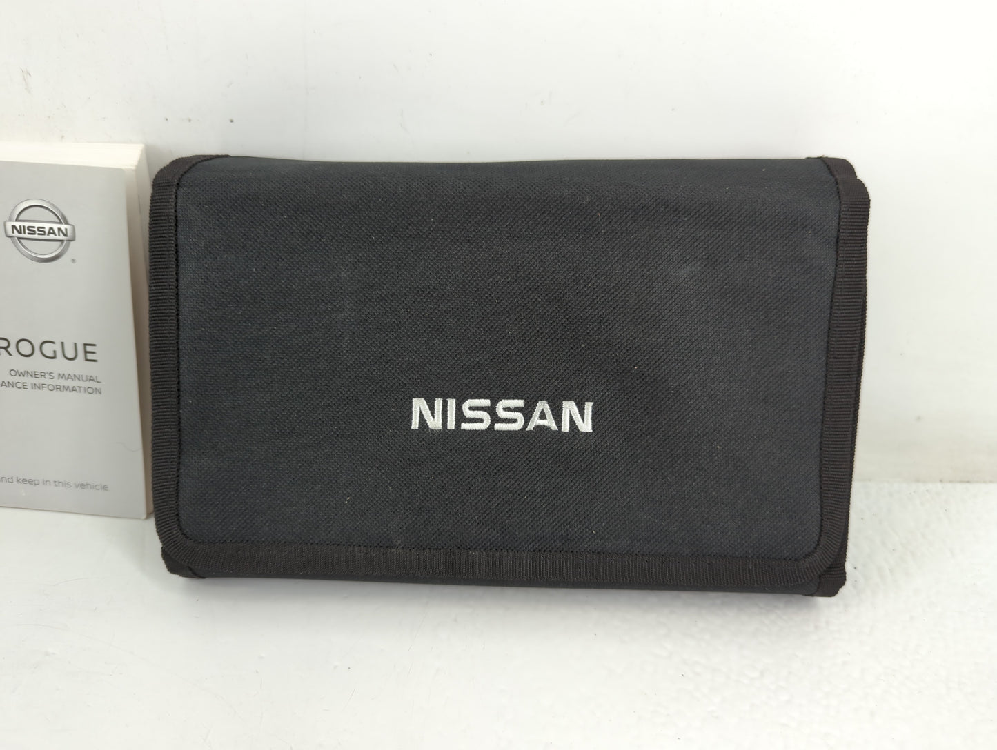 2018 Nissan Rogue Owners Manual Book Guide P/N:OM18EA 0T32U0 OEM Used Auto Parts - Oemusedautoparts1.com