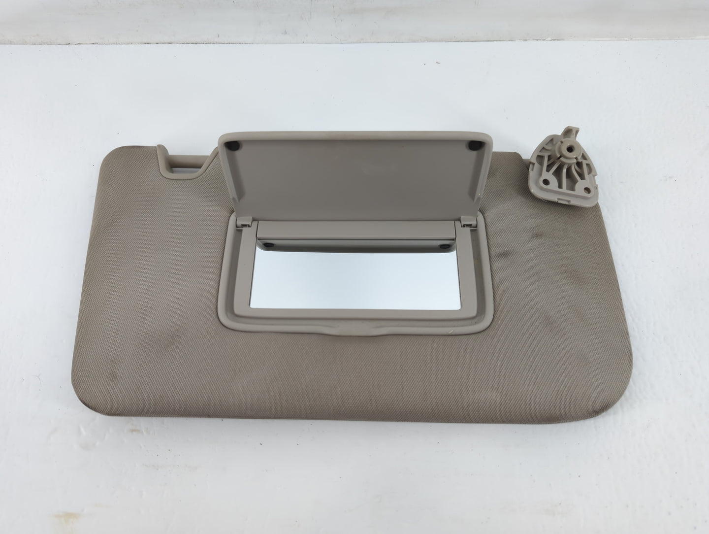 2018-2020 Nissan Rogue Sun Visor Shade Replacement Passenger Right Mirror Fits Fits 2018 2019 2020 OEM Used Auto Parts - Oem