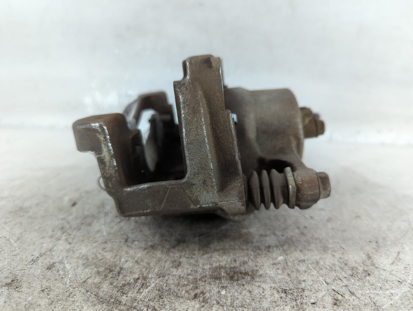 2014-2020 Nissan Rogue Front Passenger Right Brake Caliper - Oemusedautoparts1.com