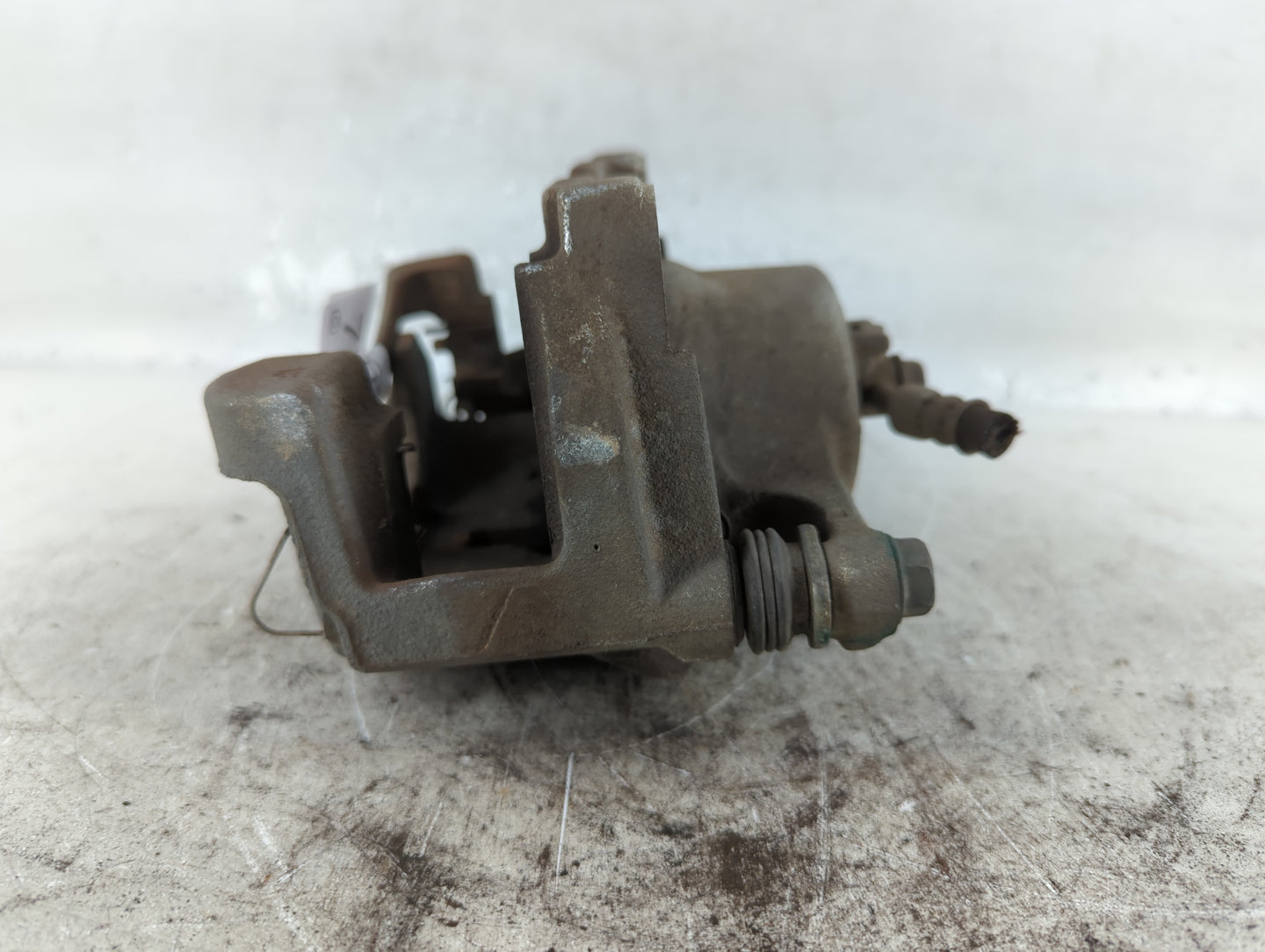2014-2020 Nissan Rogue Front Driver Left Brake Caliper - Oemusedautoparts1.com