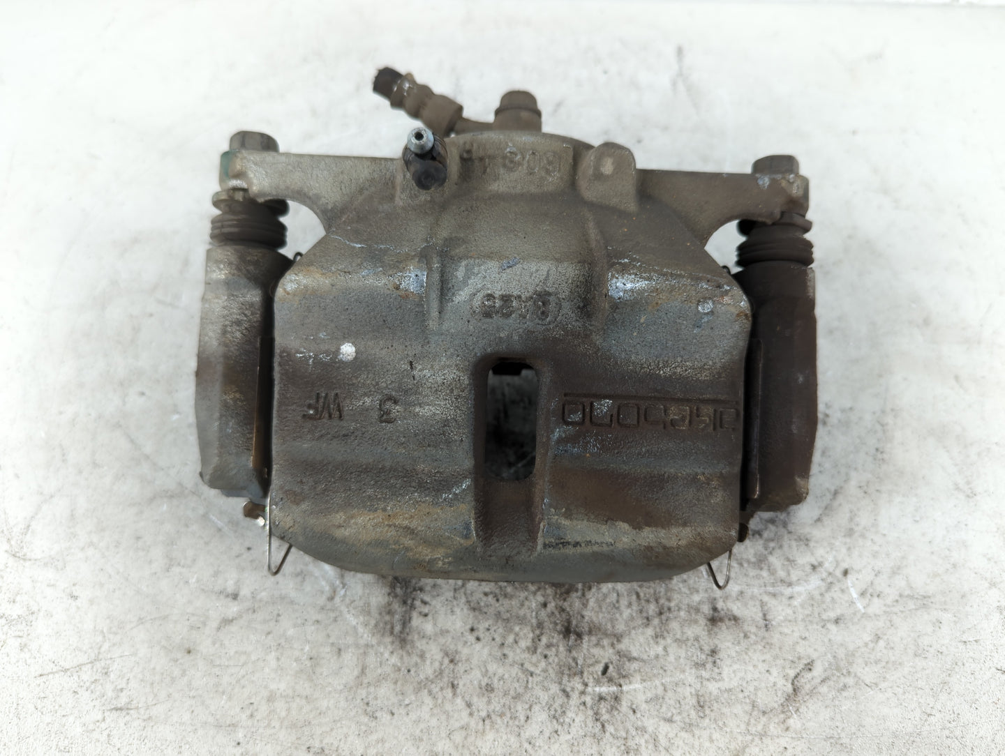 2014-2020 Nissan Rogue Front Driver Left Brake Caliper - Oemusedautoparts1.com