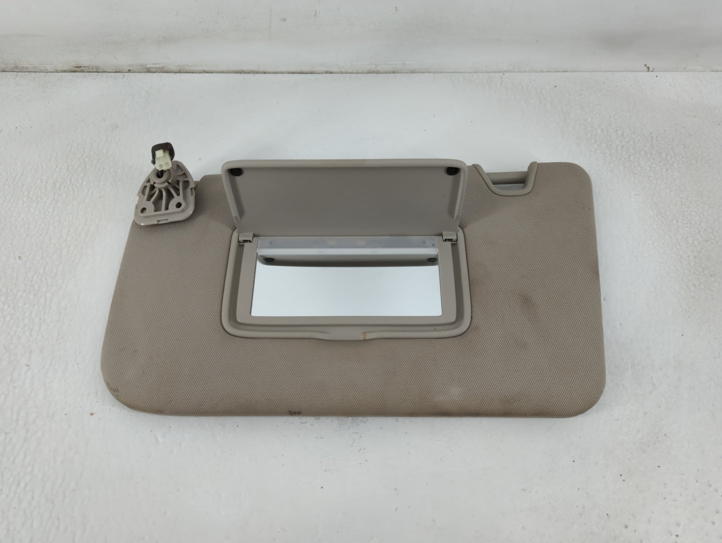 2018-2020 Nissan Rogue Sun Visor Shade Replacement Passenger Right Mirror Fits Fits 2018 2019 2020 OEM Used Auto Parts - Oem