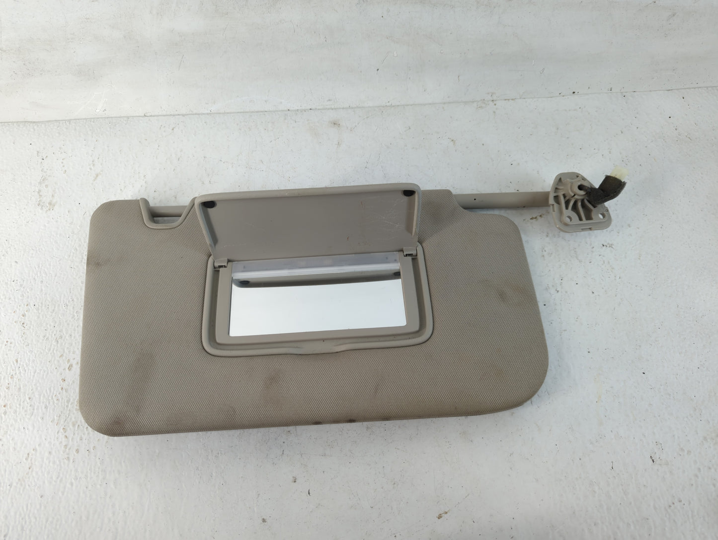 2018-2020 Nissan Rogue Sun Visor Shade Replacement Passenger Right Mirror Fits Fits 2018 2019 2020 OEM Used Auto Parts - Oem