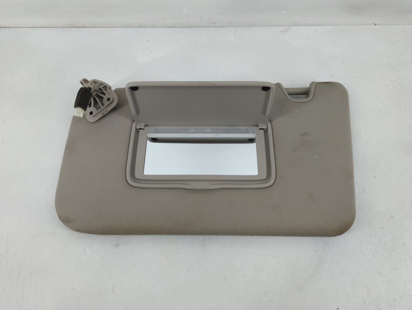2018-2020 Nissan Rogue Sun Visor Shade Replacement Driver Left Mirror Fits Fits 2018 2019 2020 OEM Used Auto Parts - Oemused