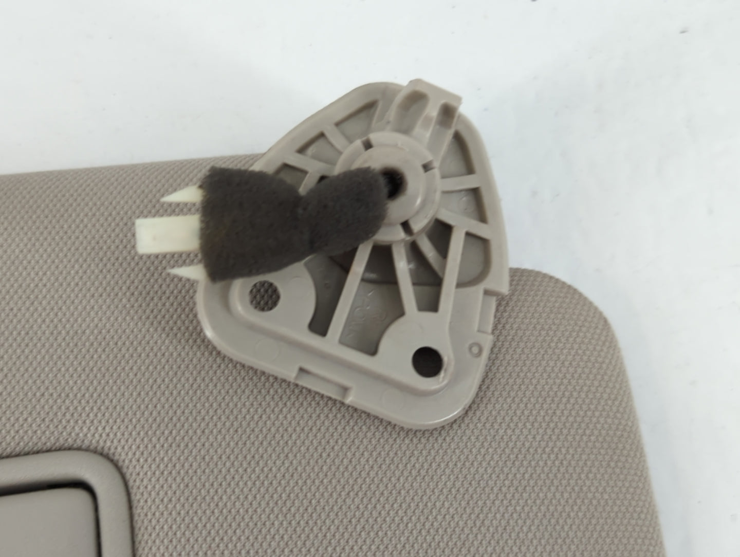 2018-2020 Nissan Rogue Sun Visor Shade Replacement Passenger Right Mirror Fits Fits 2018 2019 2020 OEM Used Auto Parts - Oem