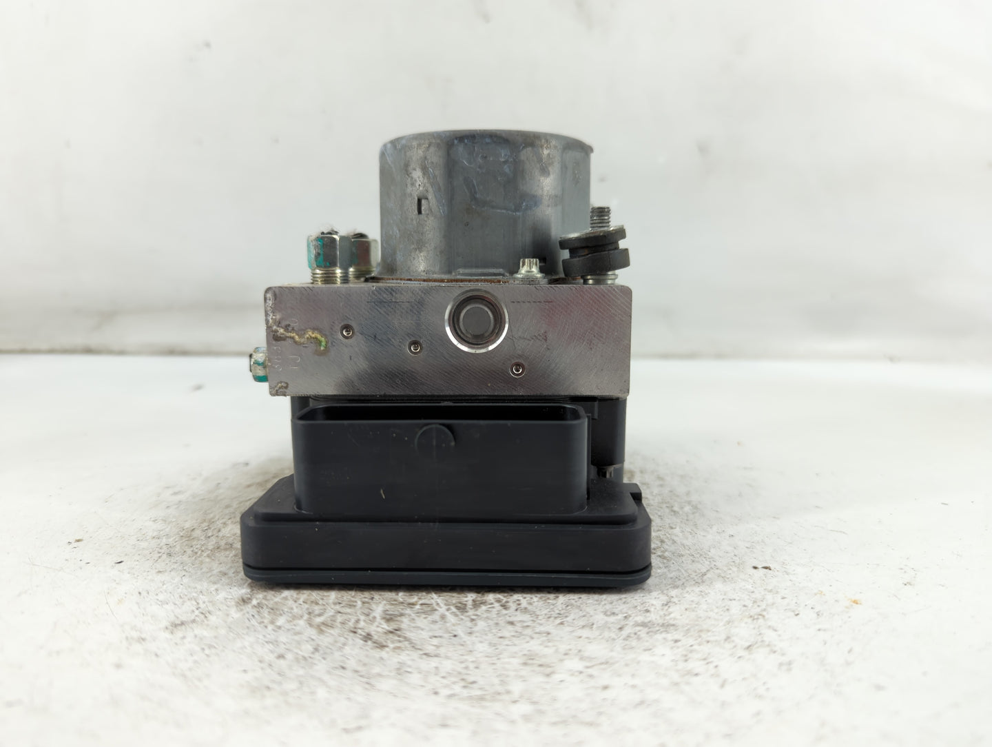 2018 Nissan Rogue ABS Pump Control Module Replacement P/N:47660 5HR1A Fits OEM Used Auto Parts - Oemusedautoparts1.com