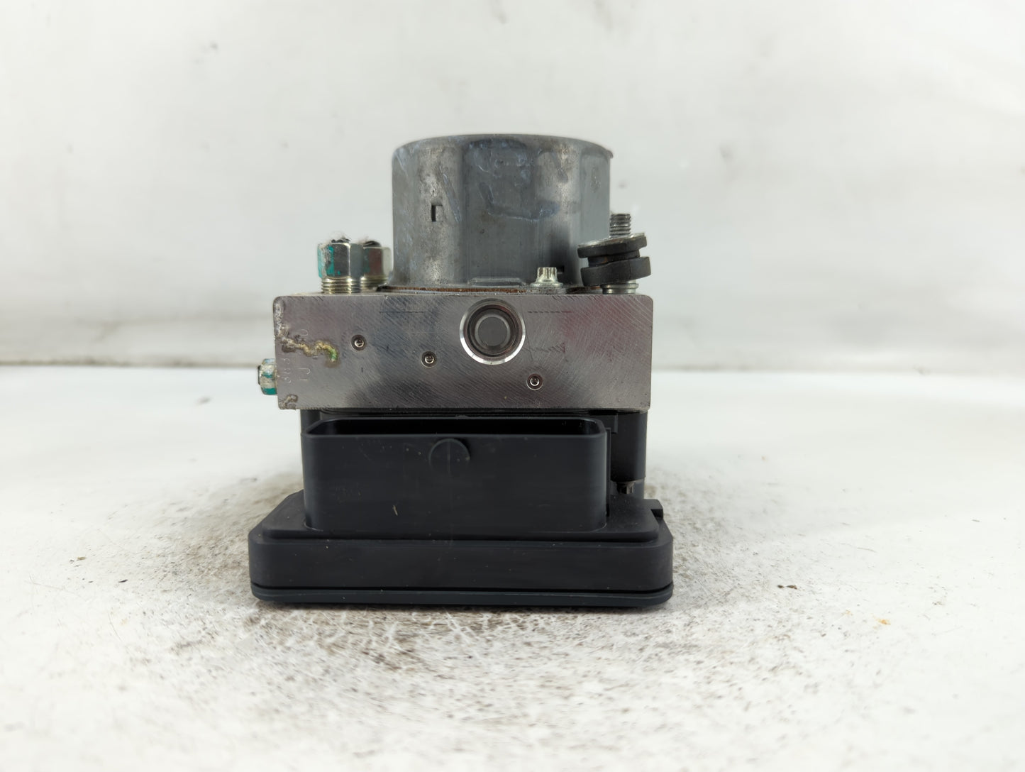 2018 Nissan Rogue ABS Pump Control Module Replacement P/N:47660 5HR1A Fits OEM Used Auto Parts - Oemusedautoparts1.com