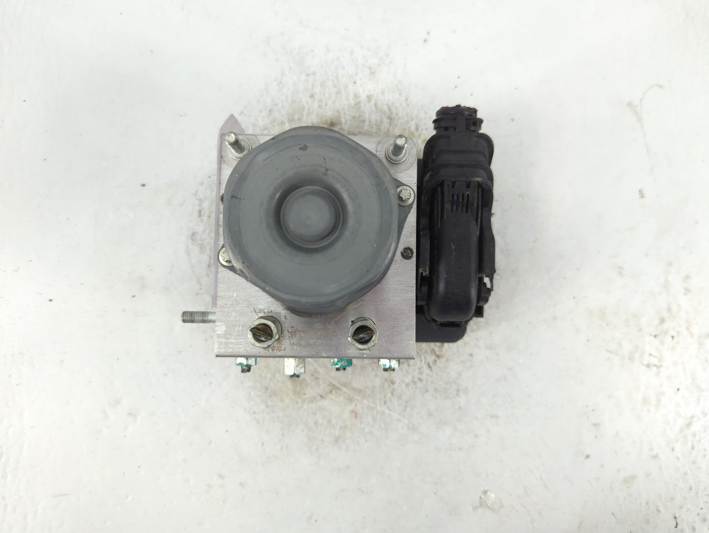 2018 Nissan Rogue ABS Pump Control Module Replacement P/N:47660 5HR1A Fits OEM Used Auto Parts - Oemusedautoparts1.com
