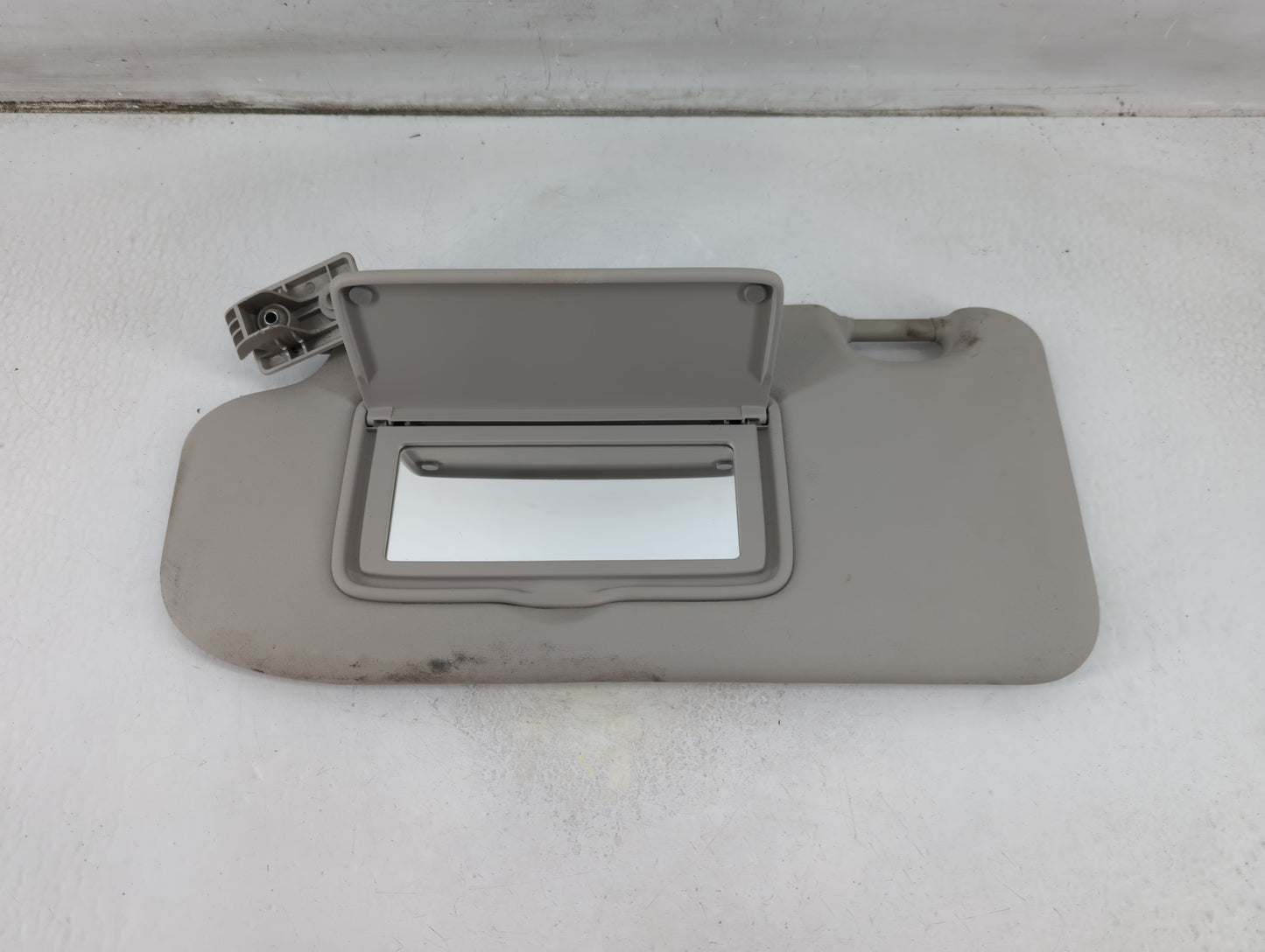2017-2018 Nissan Rogue Sport Sun Visor Shade Replacement Passenger Right Mirror Fits Fits 2017 2018 OEM Used Auto Parts - Oe