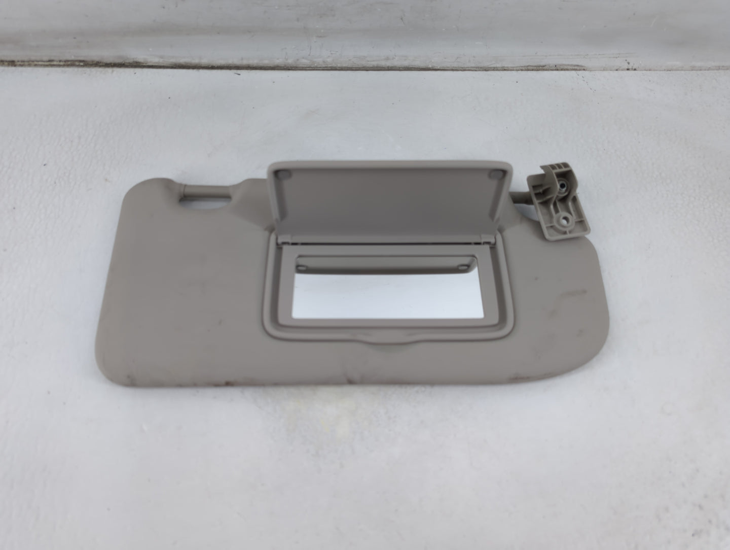 2017-2018 Nissan Rogue Sport Sun Visor Shade Replacement Driver Left Mirror Fits Fits 2017 2018 OEM Used Auto Parts - Oemuse