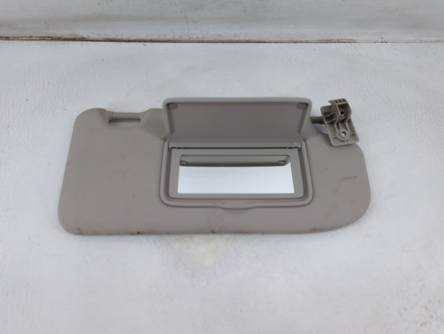 2017-2018 Nissan Rogue Sport Sun Visor Shade Replacement Driver Left Mirror Fits Fits 2017 2018 OEM Used Auto Parts - Oemuse