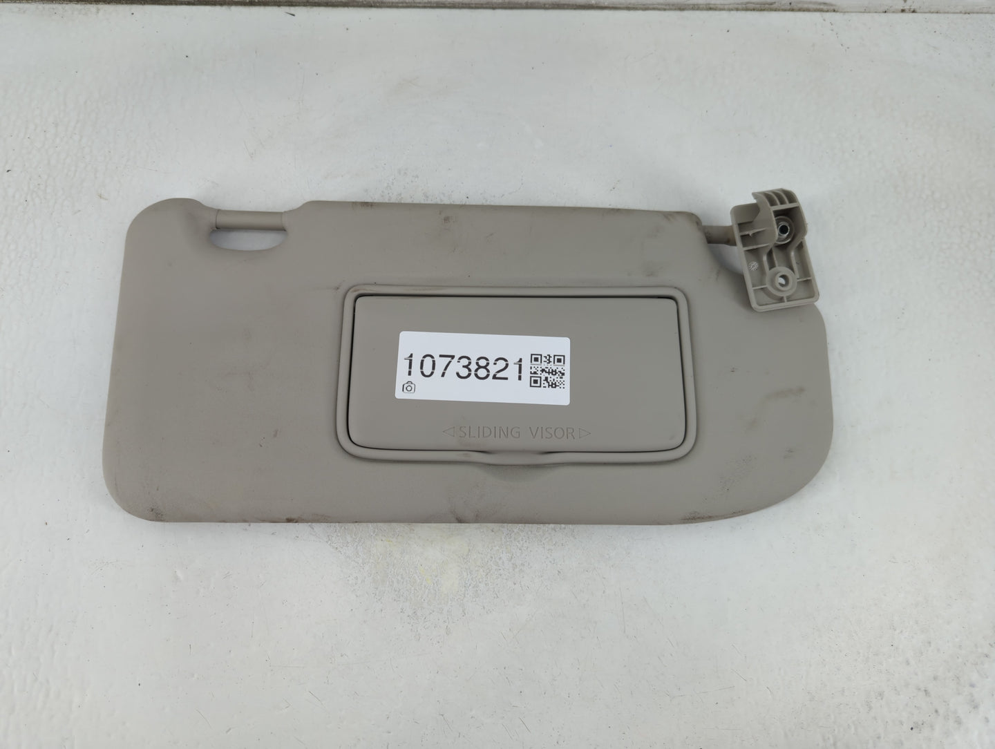 2017-2018 Nissan Rogue Sport Sun Visor Shade Replacement Driver Left Mirror Fits Fits 2017 2018 OEM Used Auto Parts - Oemuse