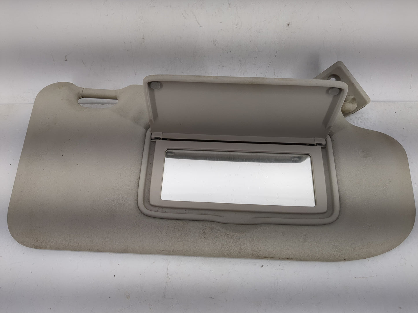 2017-2018 Nissan Rogue Sport Sun Visor Shade Replacement Passenger Right Mirror Fits Fits 2017 2018 OEM Used Auto Parts - Oe