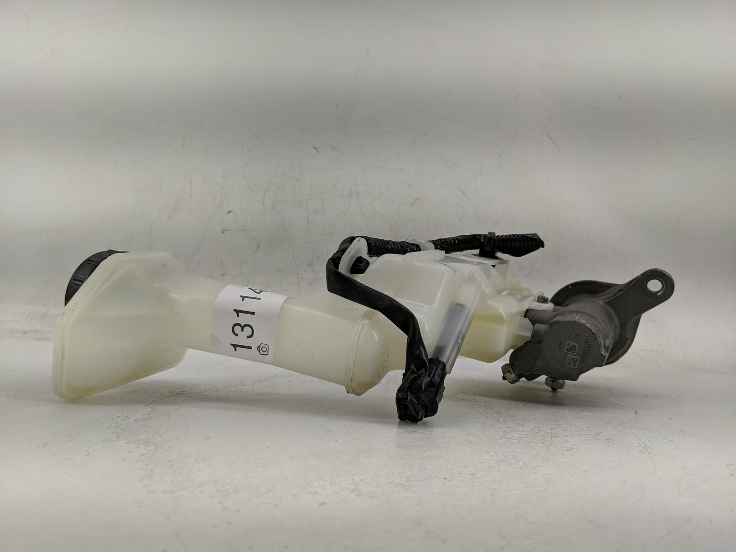 2017-2022 Nissan Rogue Sport Brake Master Cylinder - Oemusedautoparts1.com