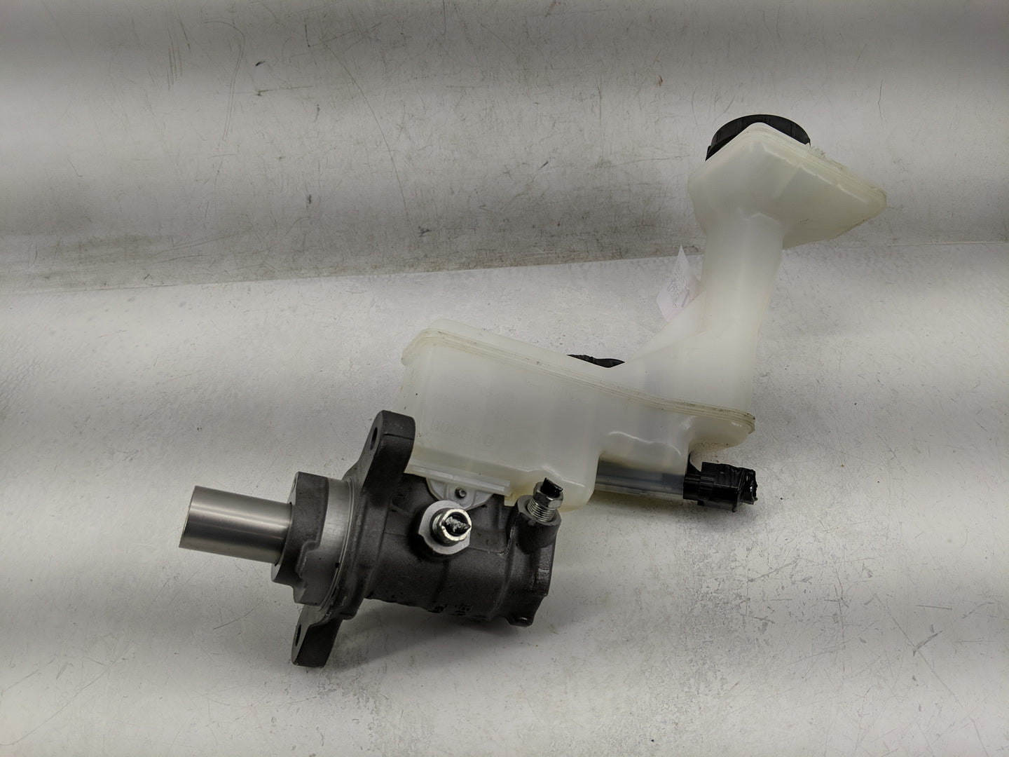 2017-2022 Nissan Rogue Sport Brake Master Cylinder - Oemusedautoparts1.com