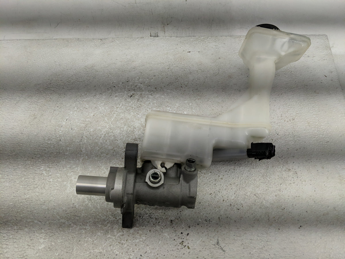 2017-2022 Nissan Rogue Sport Brake Master Cylinder 1313908 - Oemusedautoparts1.com