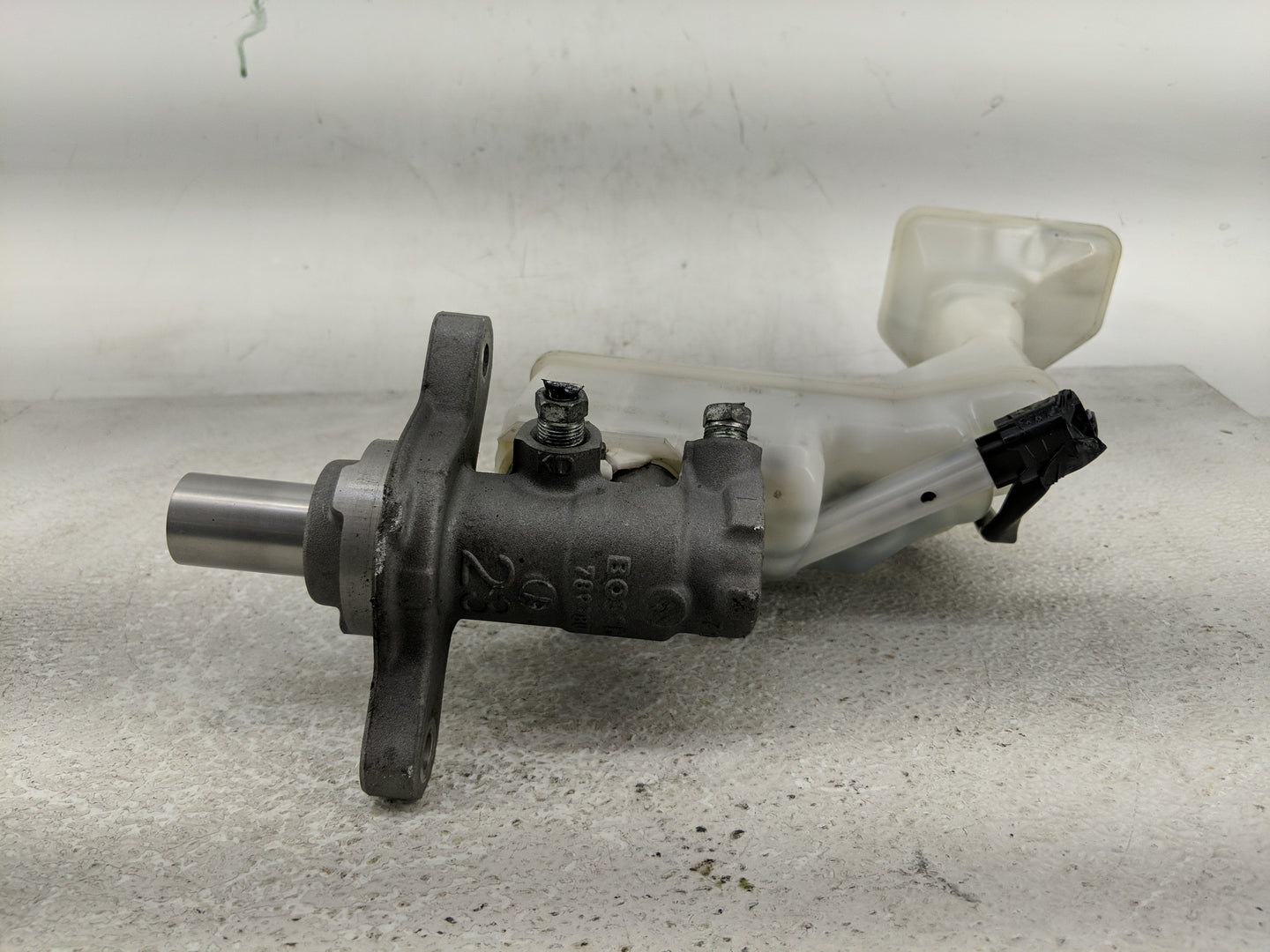 2017-2022 Nissan Rogue Sport Brake Master Cylinder 1313908 - Oemusedautoparts1.com