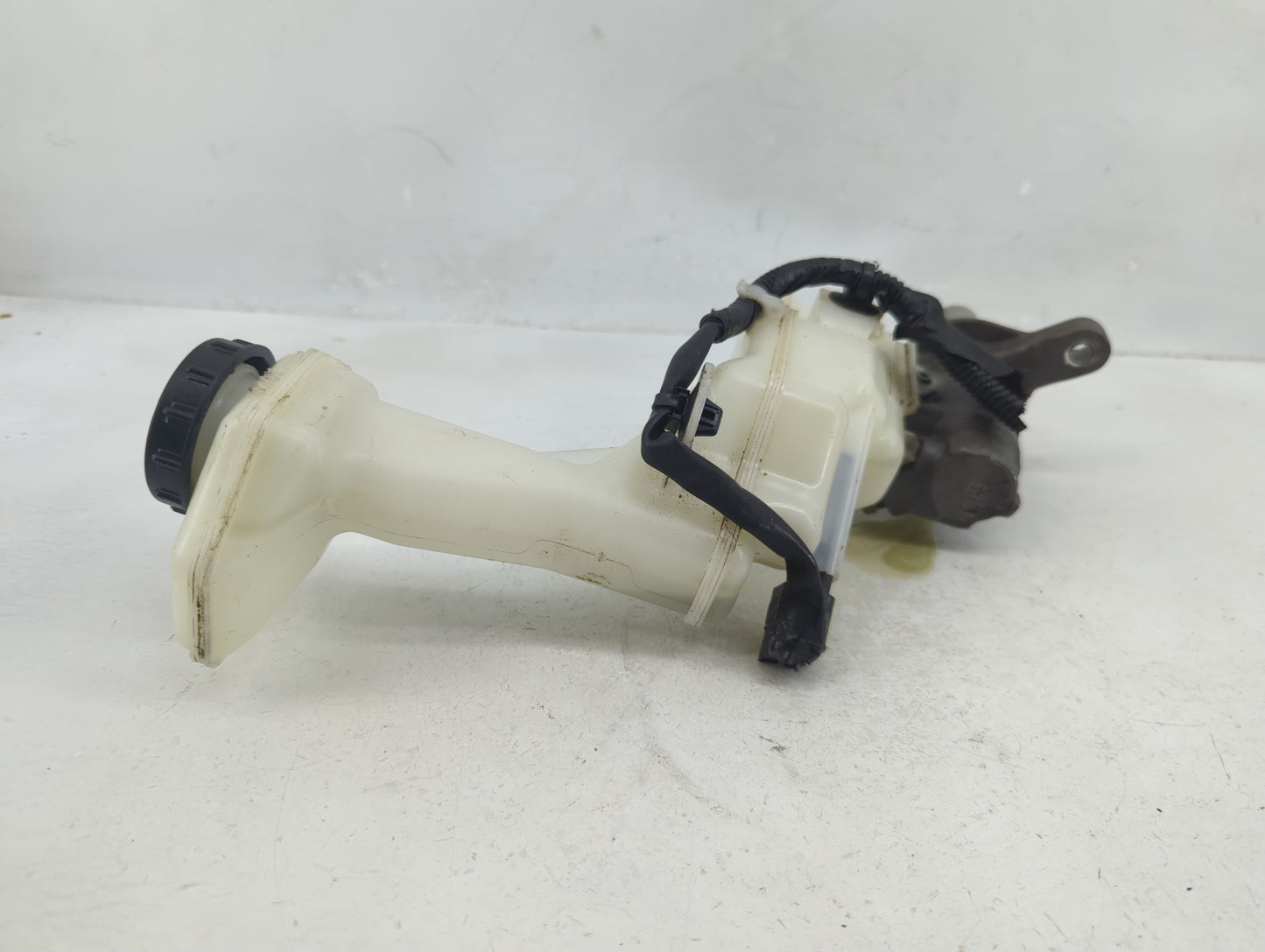 2017-2022 Nissan Rogue Sport Brake Master Cylinder 1376514 - Oemusedautoparts1.com