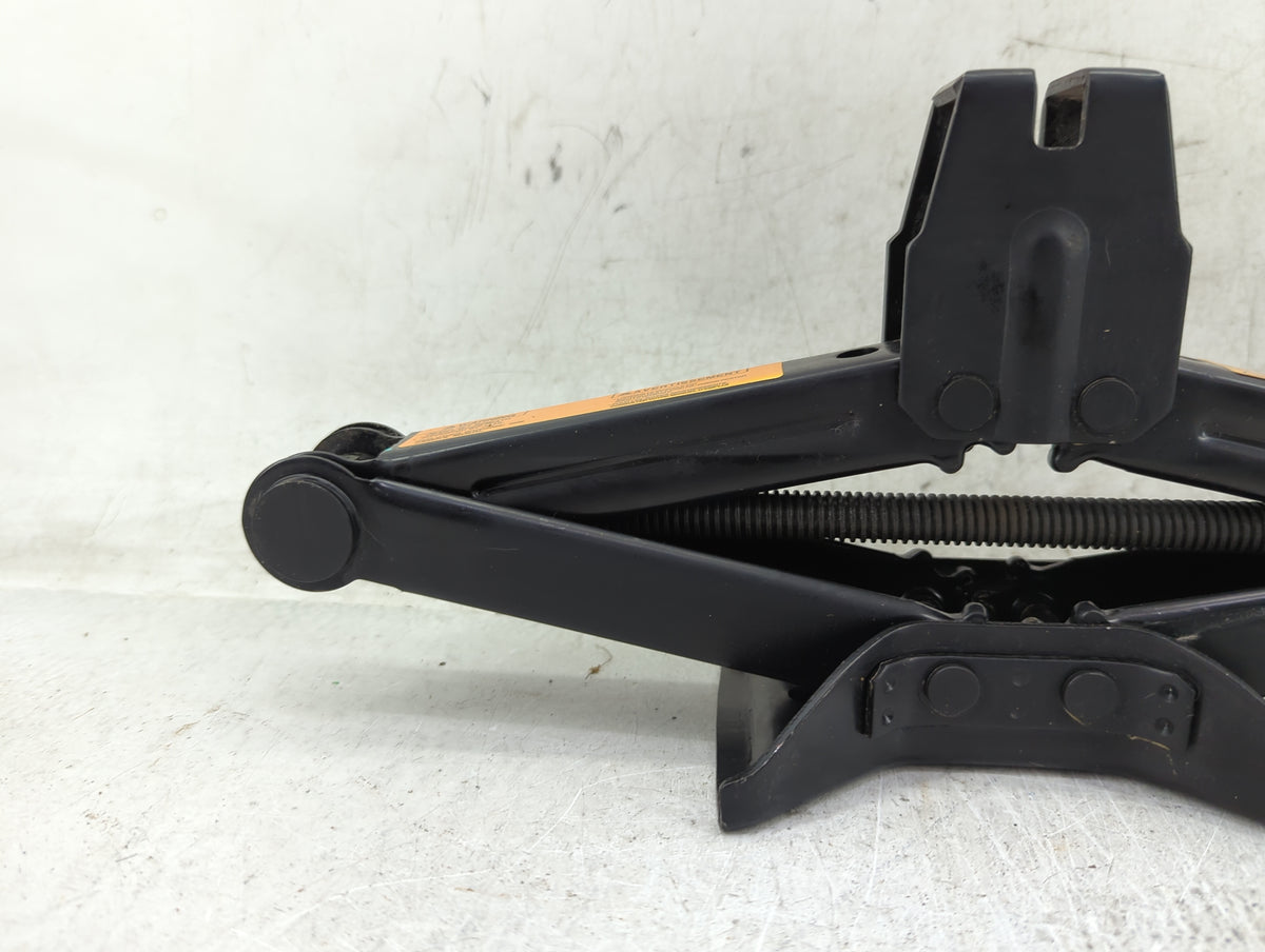 2018 Nissan Rogue Sport Spare Scissor Car Jack - Oemusedautoparts1.com