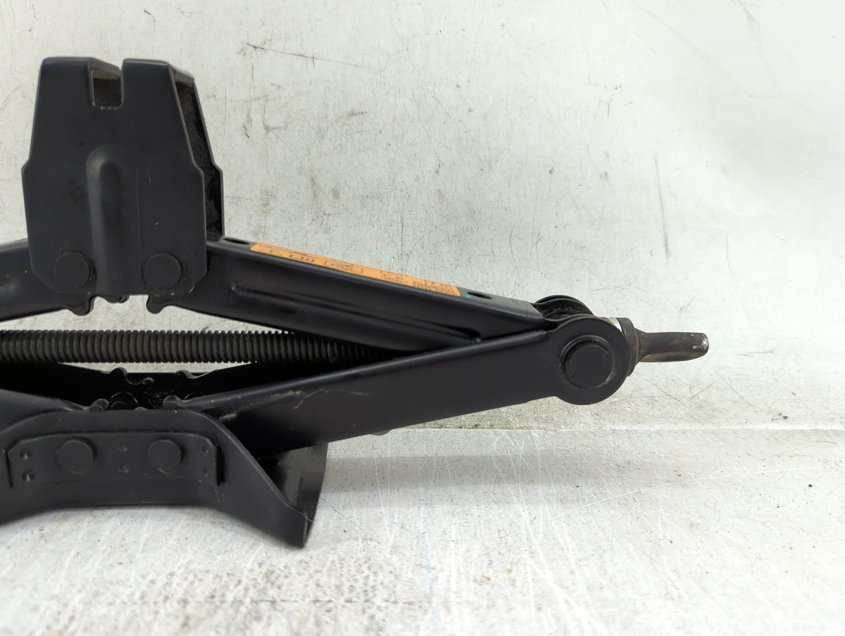 2018 Nissan Rogue Sport Spare Scissor Car Jack - Oemusedautoparts1.com