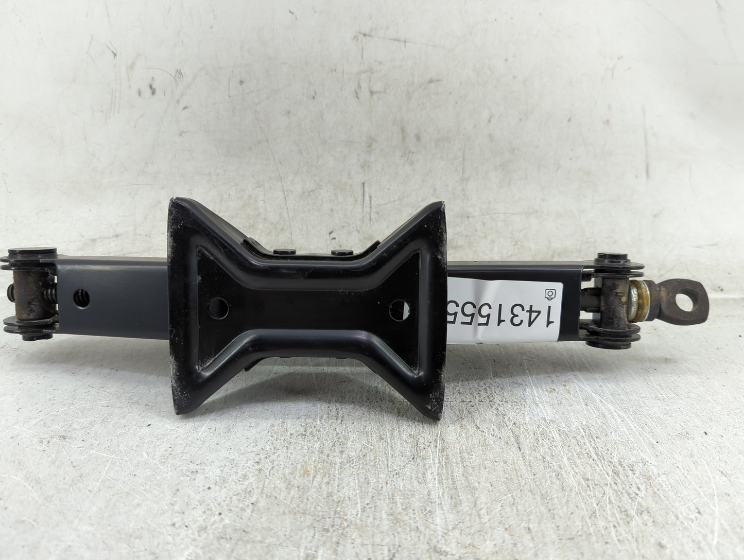 2018 Nissan Rogue Sport Spare Scissor Car Jack - Oemusedautoparts1.com