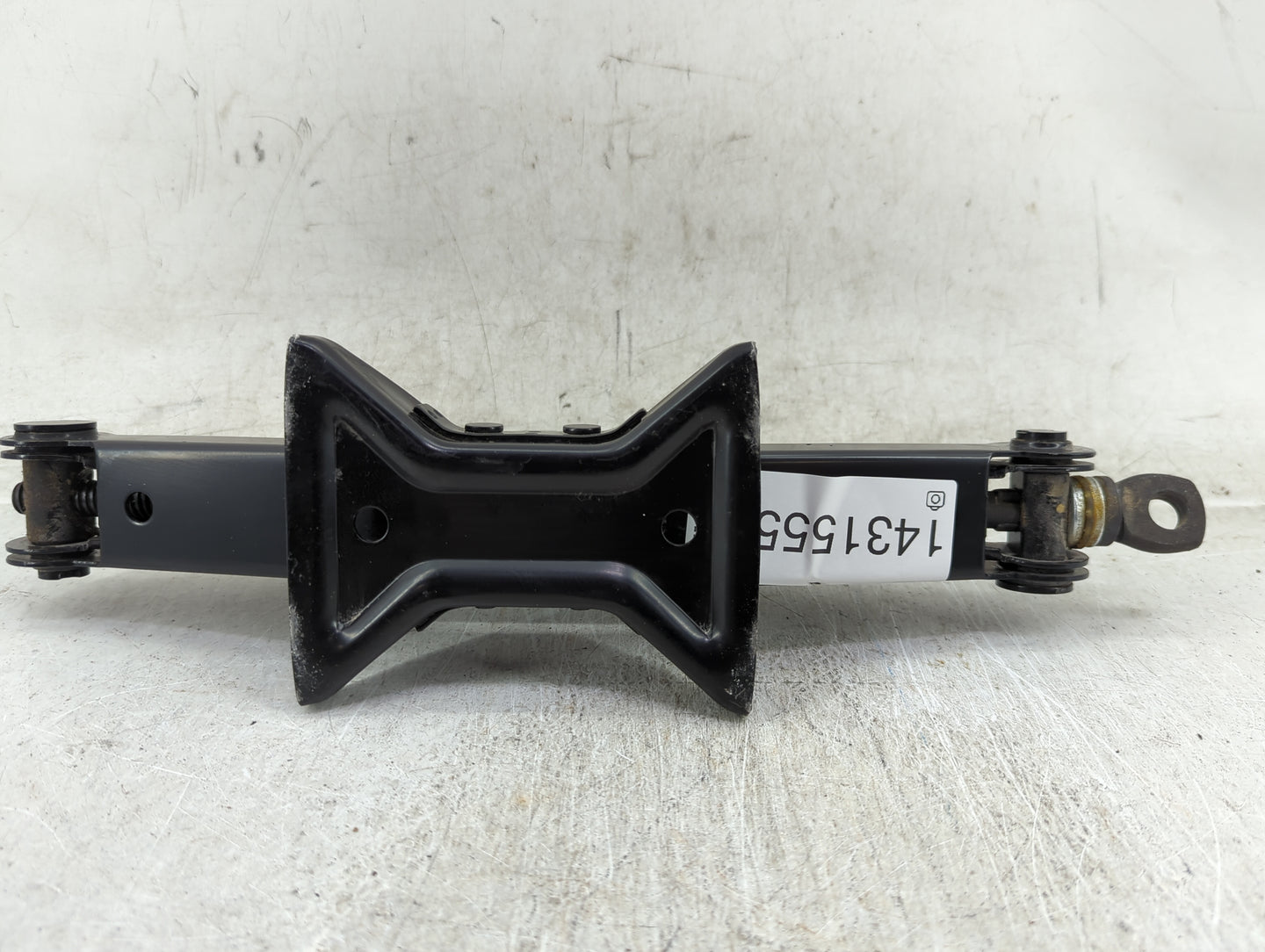 2018 Nissan Rogue Sport Spare Scissor Car Jack - Oemusedautoparts1.com