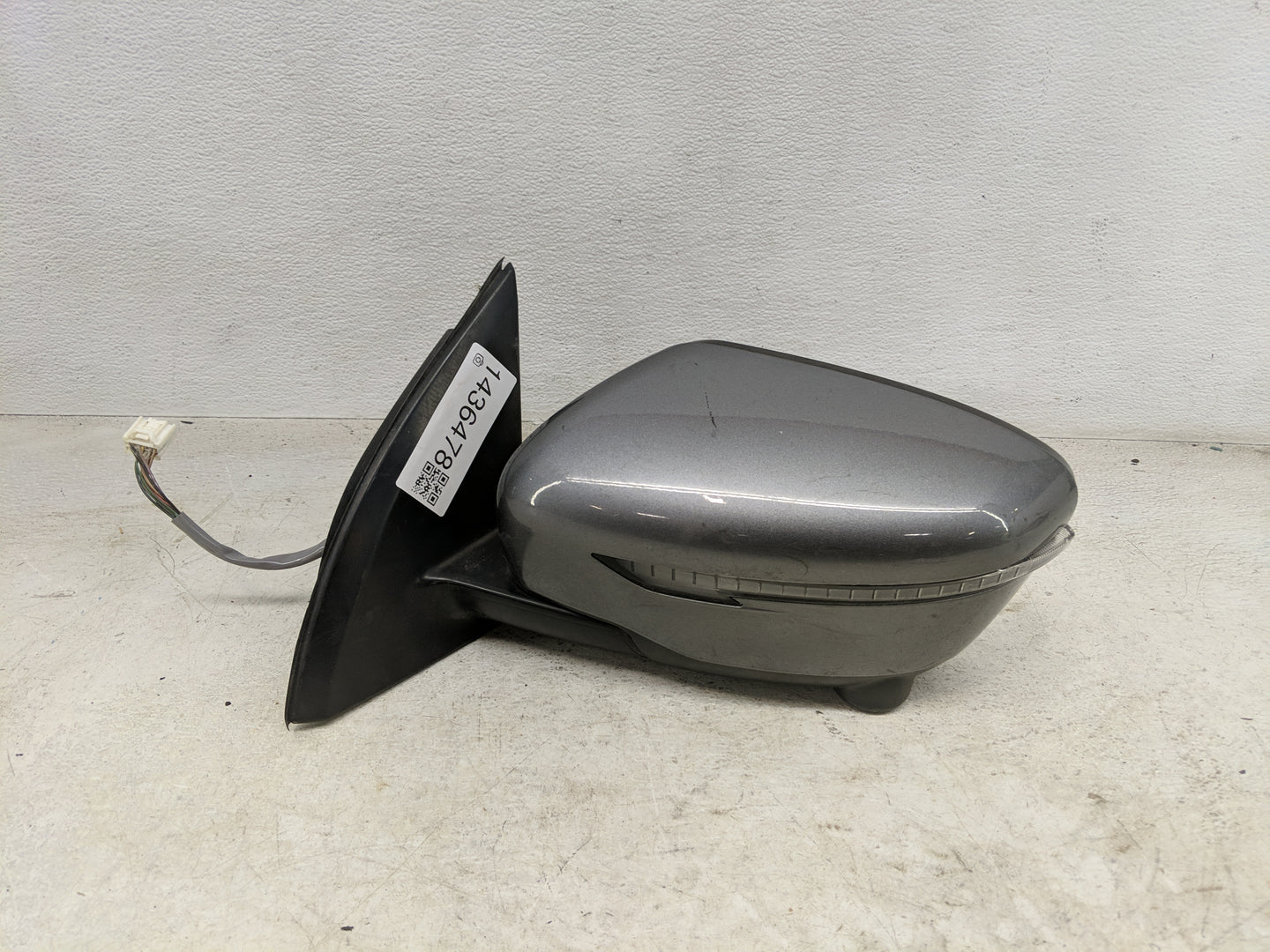 2017-2022 Nissan Rogue Sport Driver Side View Mirror - Left Door Mirror OEM Used - Oemusedautoparts1.com