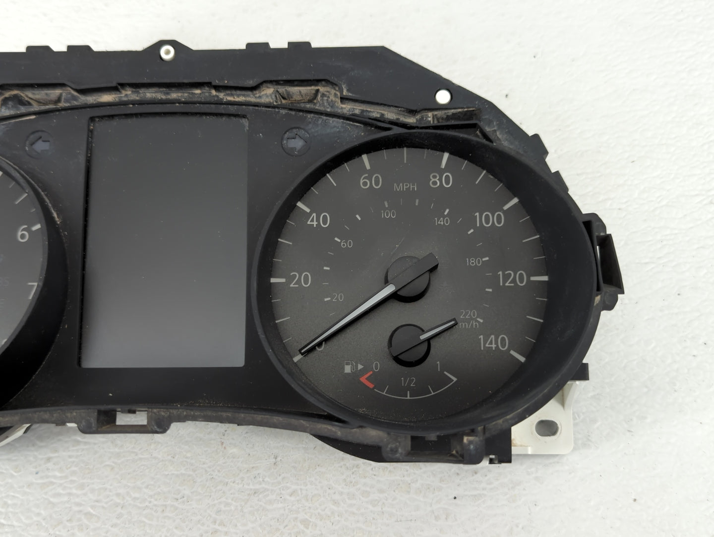 2017-2018 Nissan Rogue Sport Instrument Cluster Speedometer Gauges P/N:6MA1A Fits Fits 2017 2018 OEM Used Auto Parts - Oemus