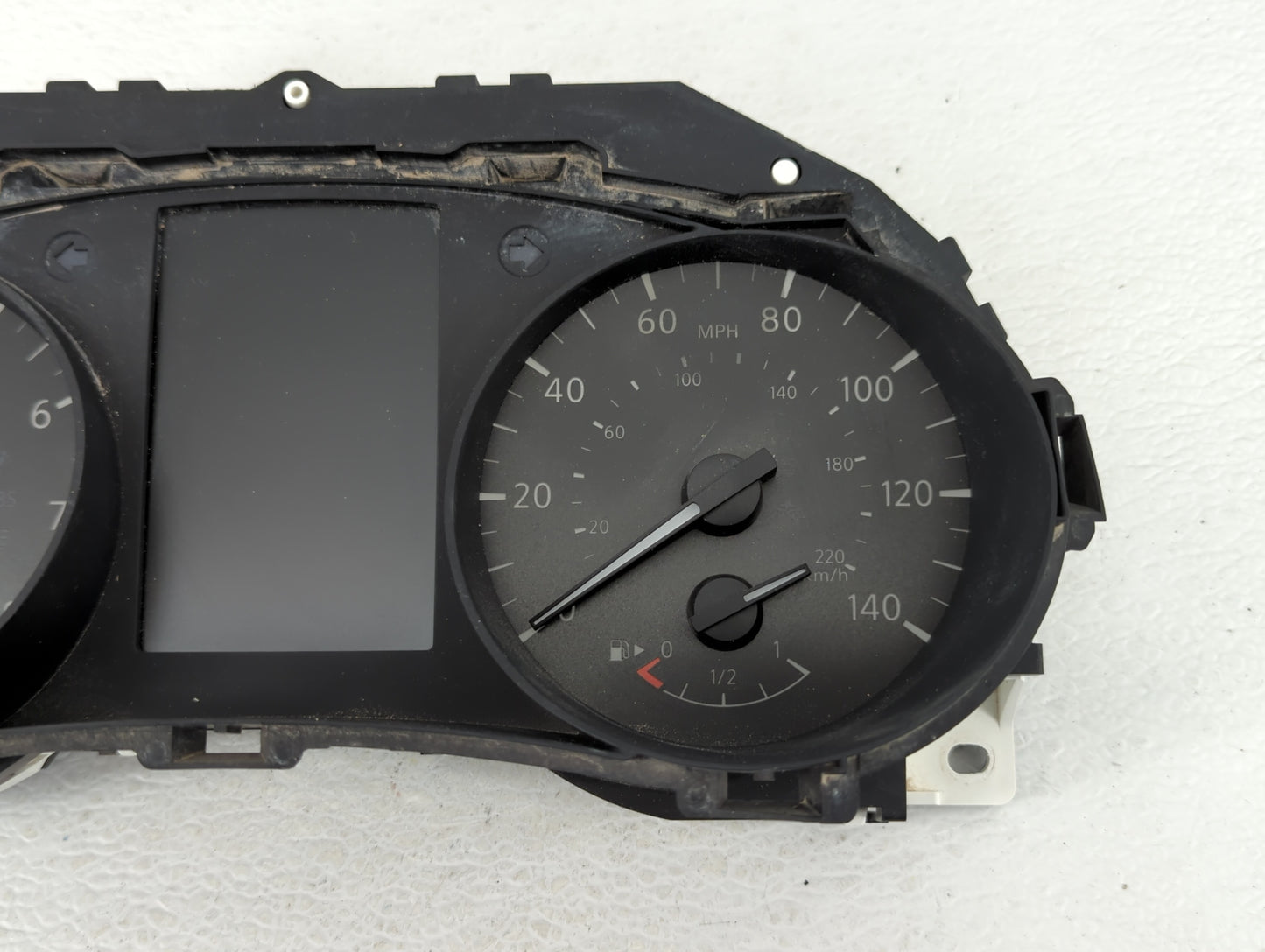 2017-2018 Nissan Rogue Sport Instrument Cluster Speedometer Gauges P/N:6MA1A Fits Fits 2017 2018 OEM Used Auto Parts - Oemus