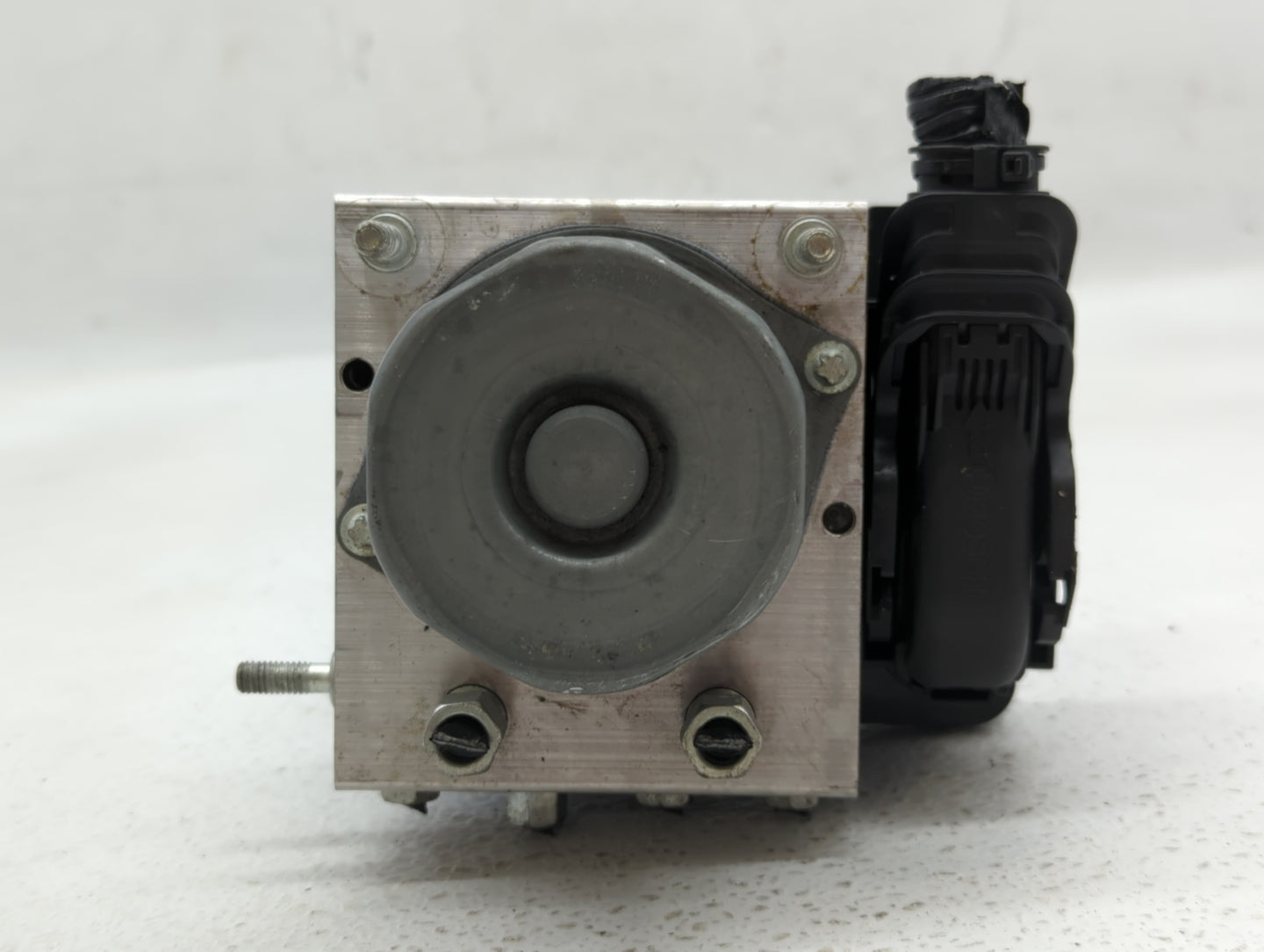 2018 Nissan Rogue Sport ABS Pump Control Module Replacement P/N:47660 6MG2A 47660 6MA2A Fits OEM Used Auto Parts - Oemusedau
