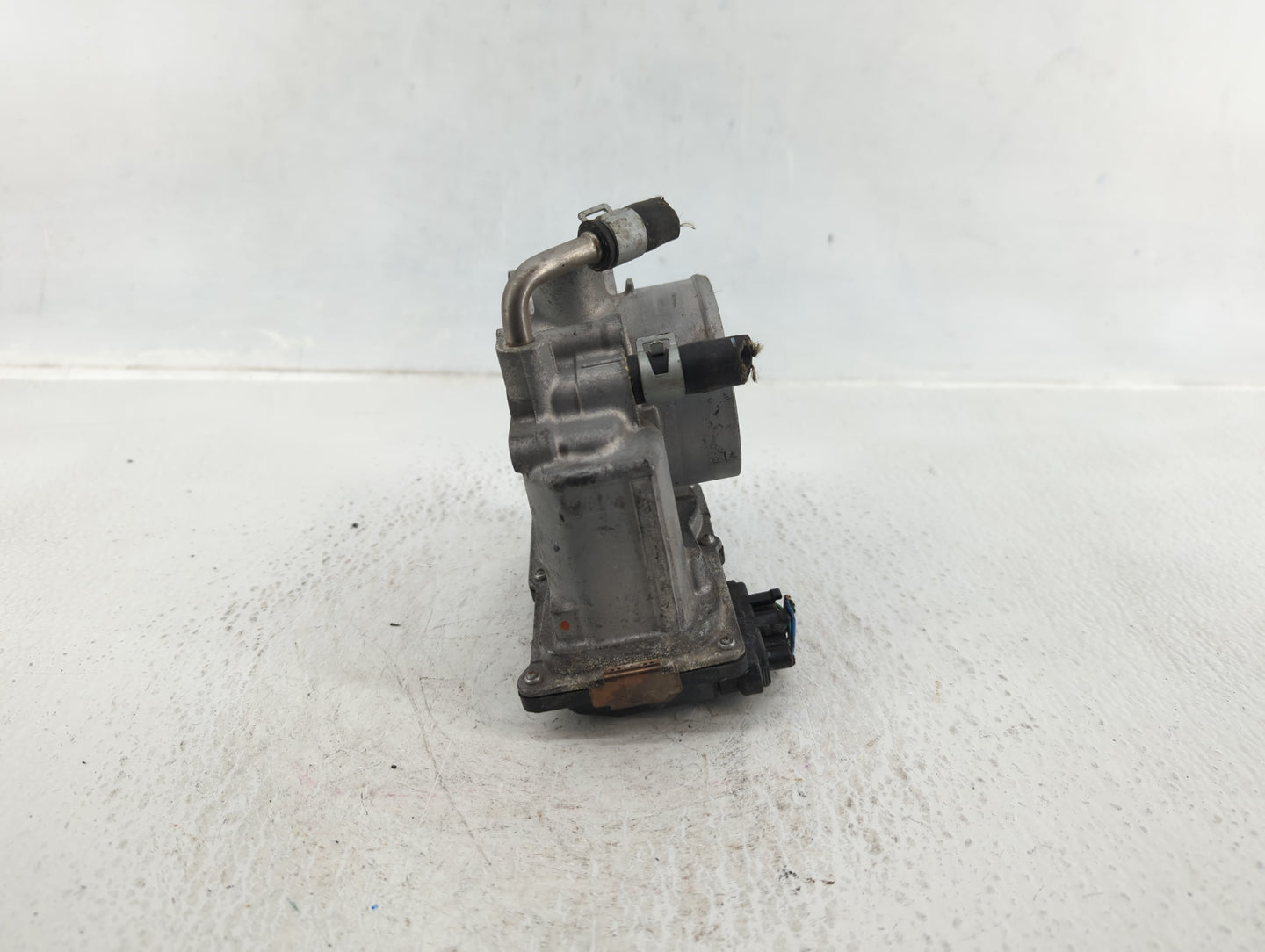 2017-2018 Nissan Rogue Sport Throttle Body P/N:4BA60-01 E Fits Fits 2017 2018 OEM Used Auto Parts - Oemusedautoparts1.com
